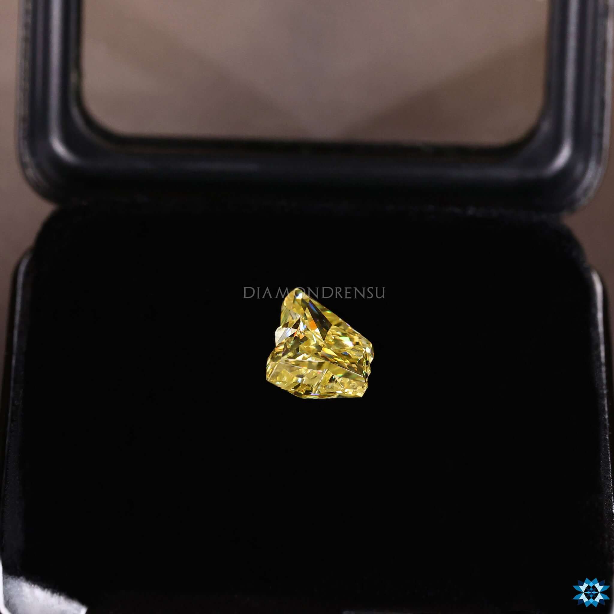 antique cut moissanite