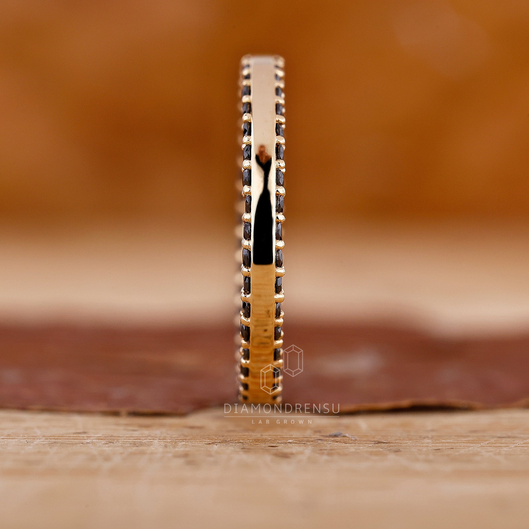 Round diamond band in double side eternity setting
