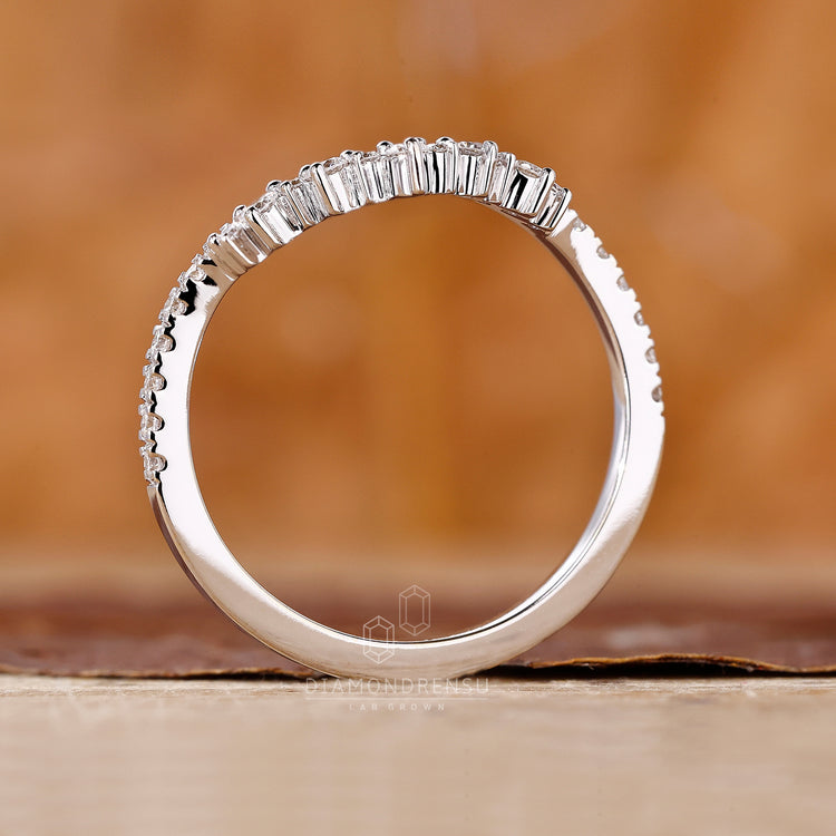 Unique crown-shaped diamond wedding band.
