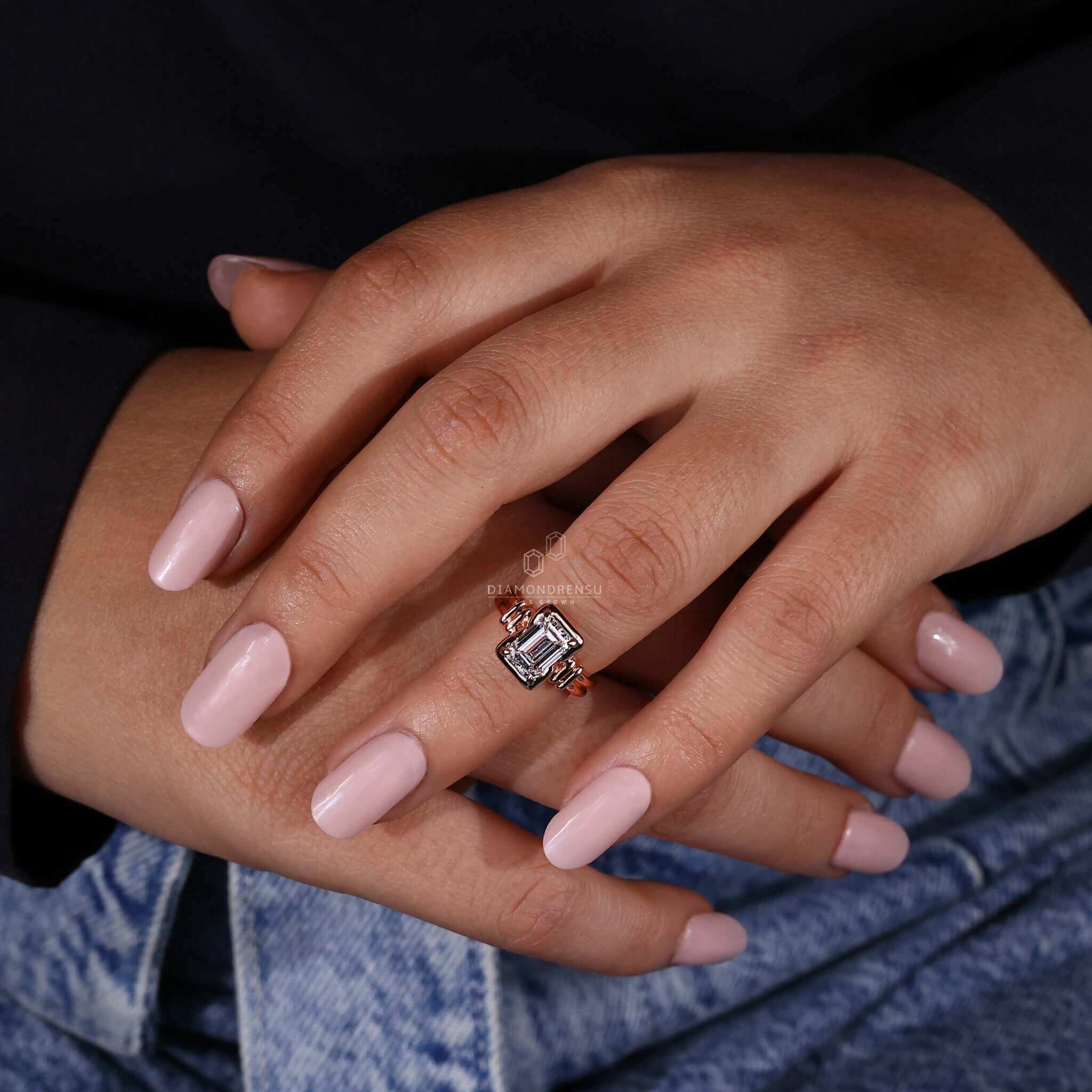 Solitaire ring emerald cut featuring lab-grown diamonds.