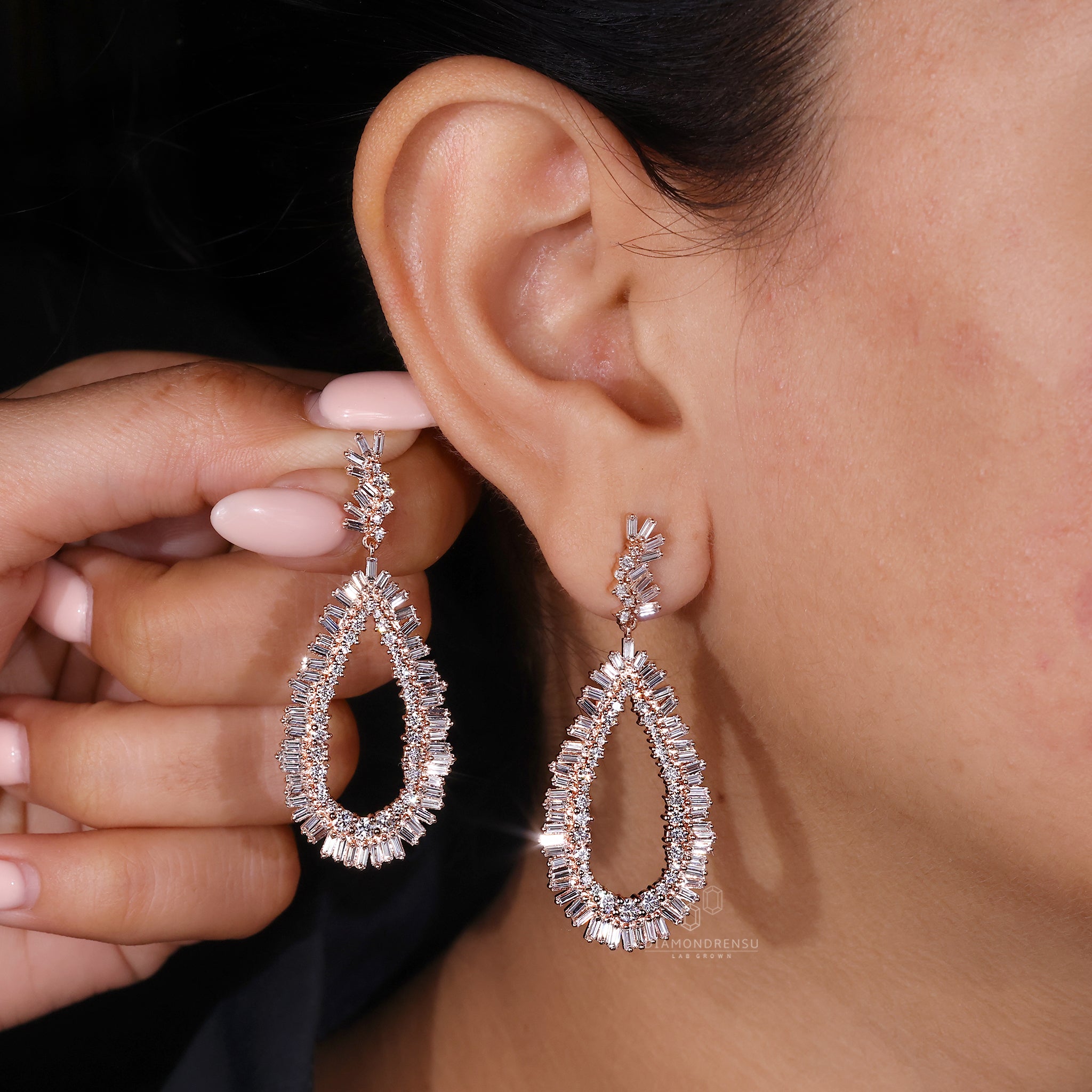 Teardrop shape earrings crafted in rose gold.
