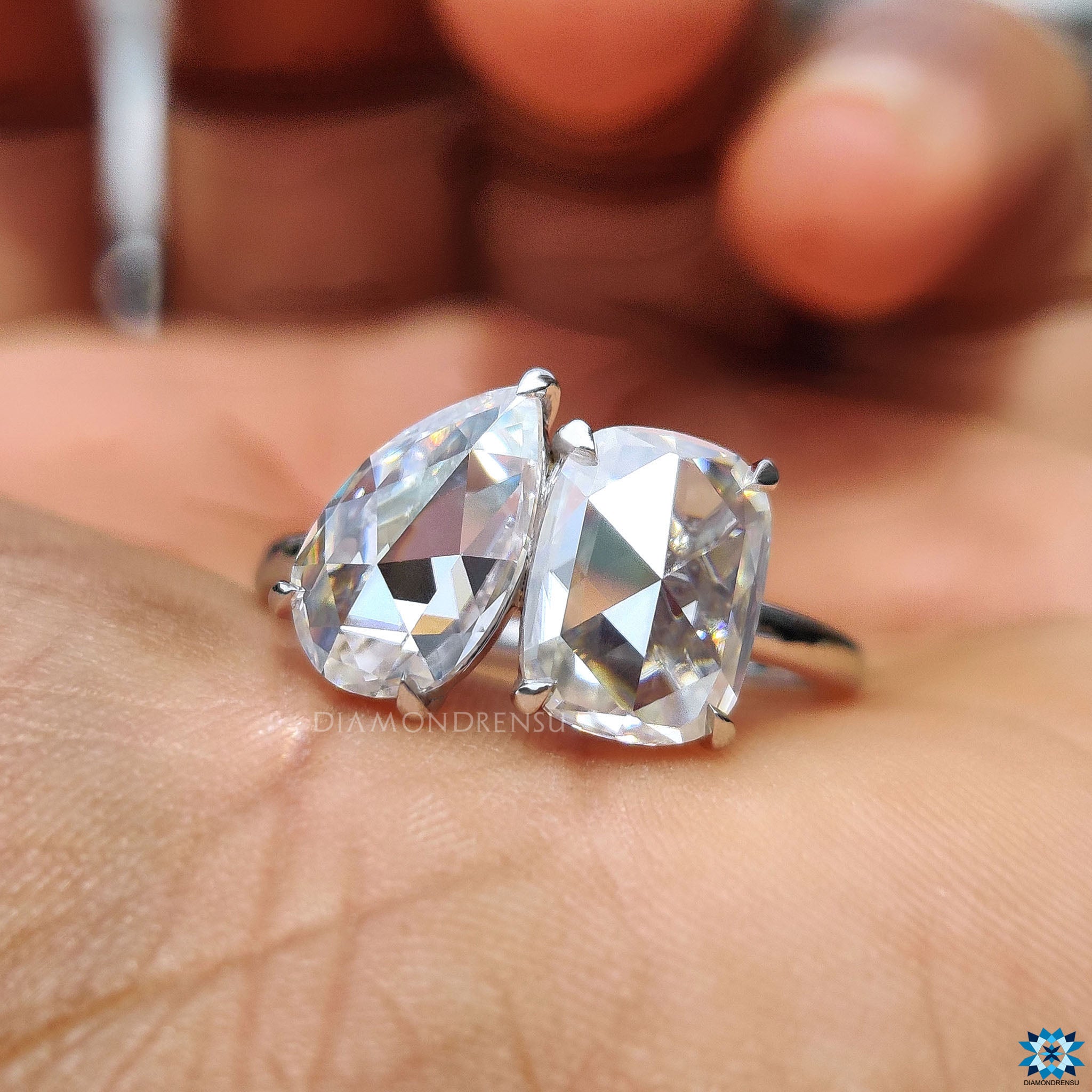 Diamondrensu UK white gold Toi et Moi moissanite ring.
