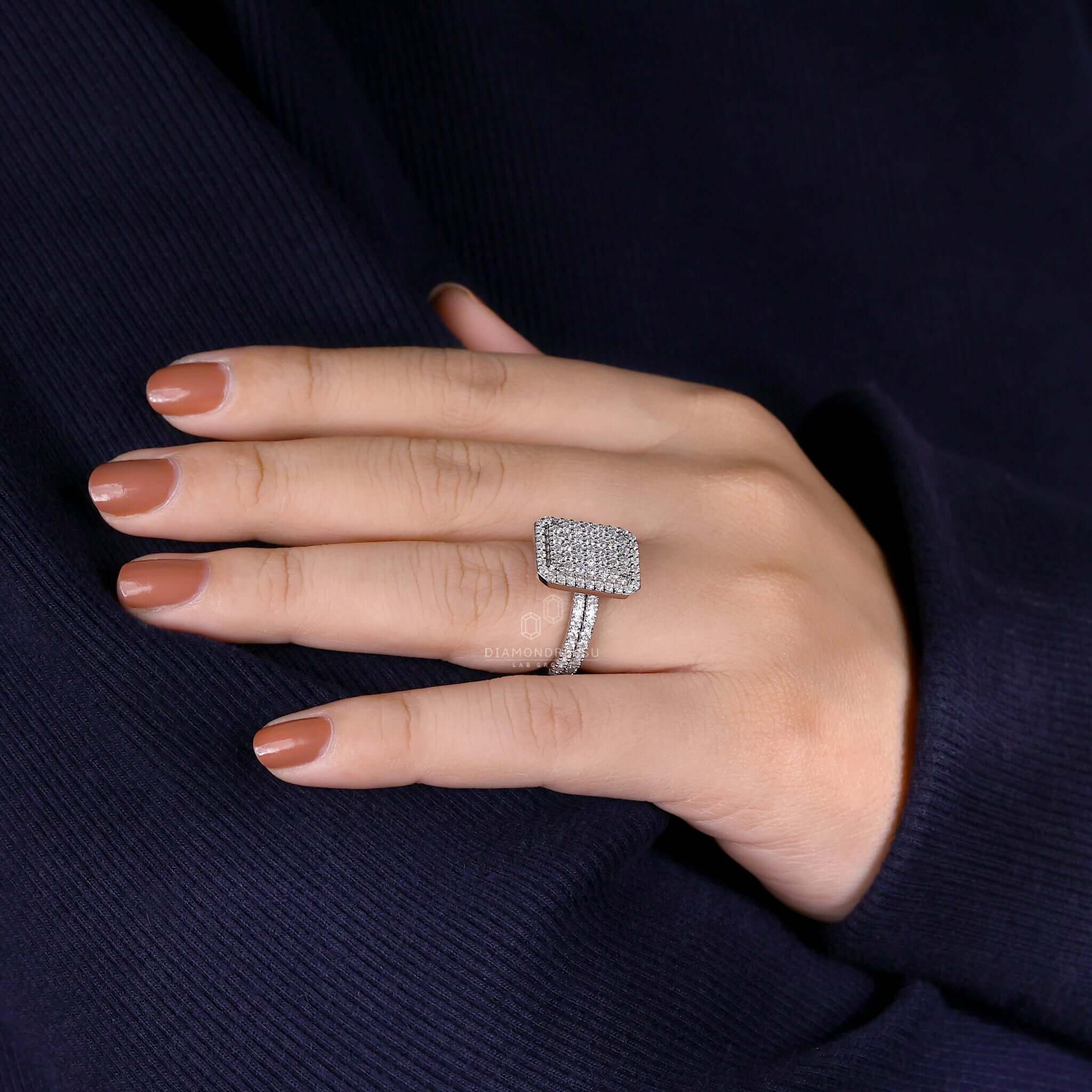 A photorealistic image of a lab-grown diamond bridal set showcasing a sparkling round center stone in a cluster setting and a sleek wedding band.