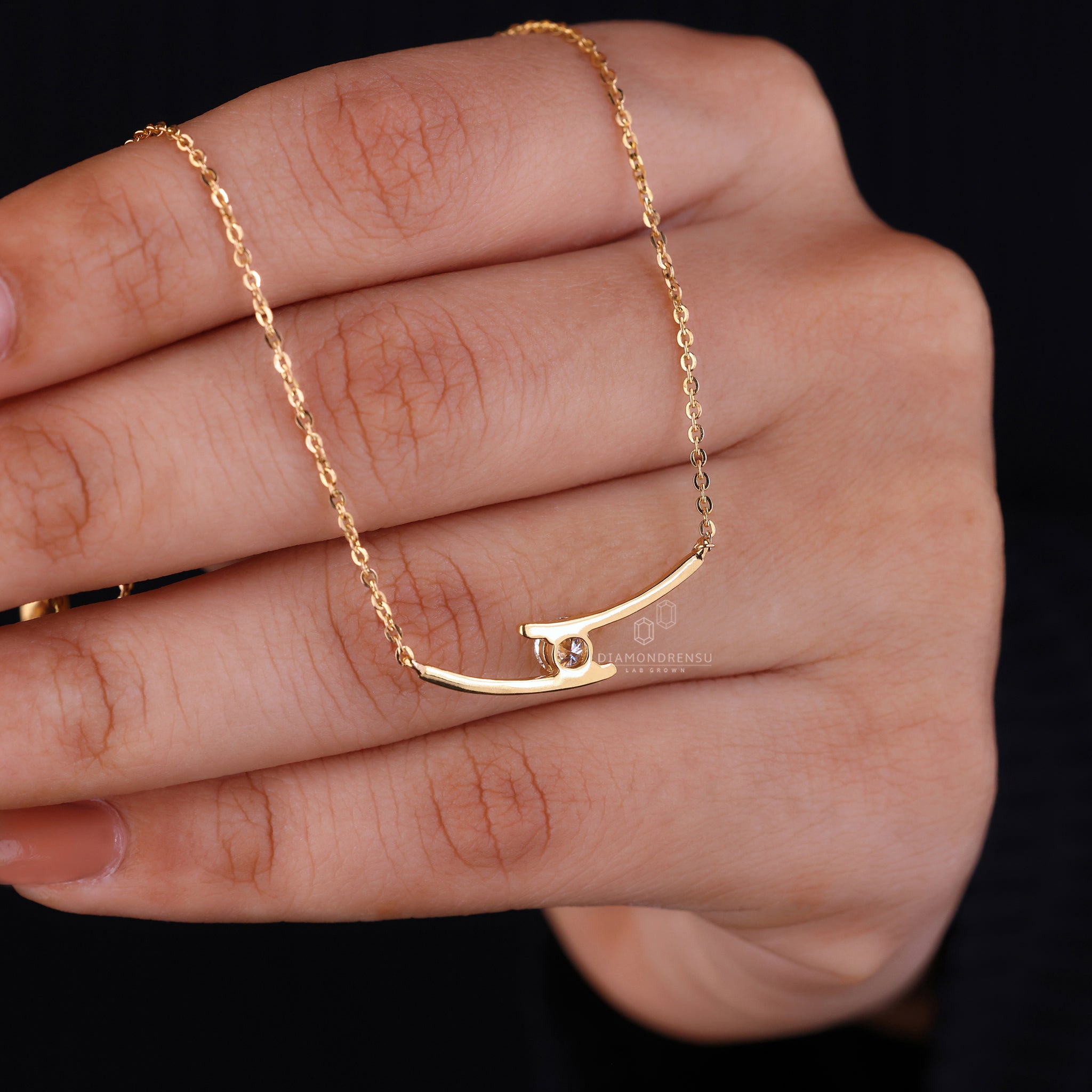 Handmade pendant from Diamondrensu UK in a minimalist dainty design.
