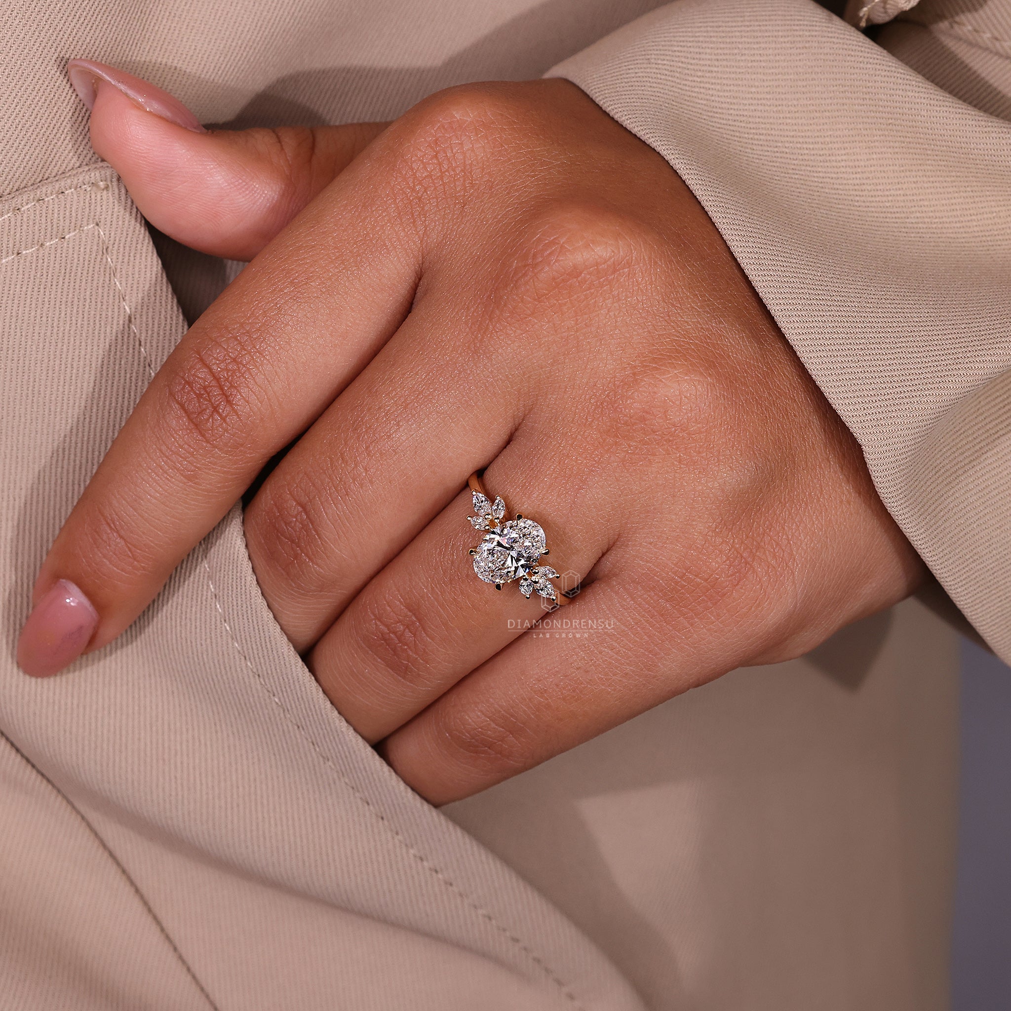 Seven stone ring set in a yellow gold muse setting.
