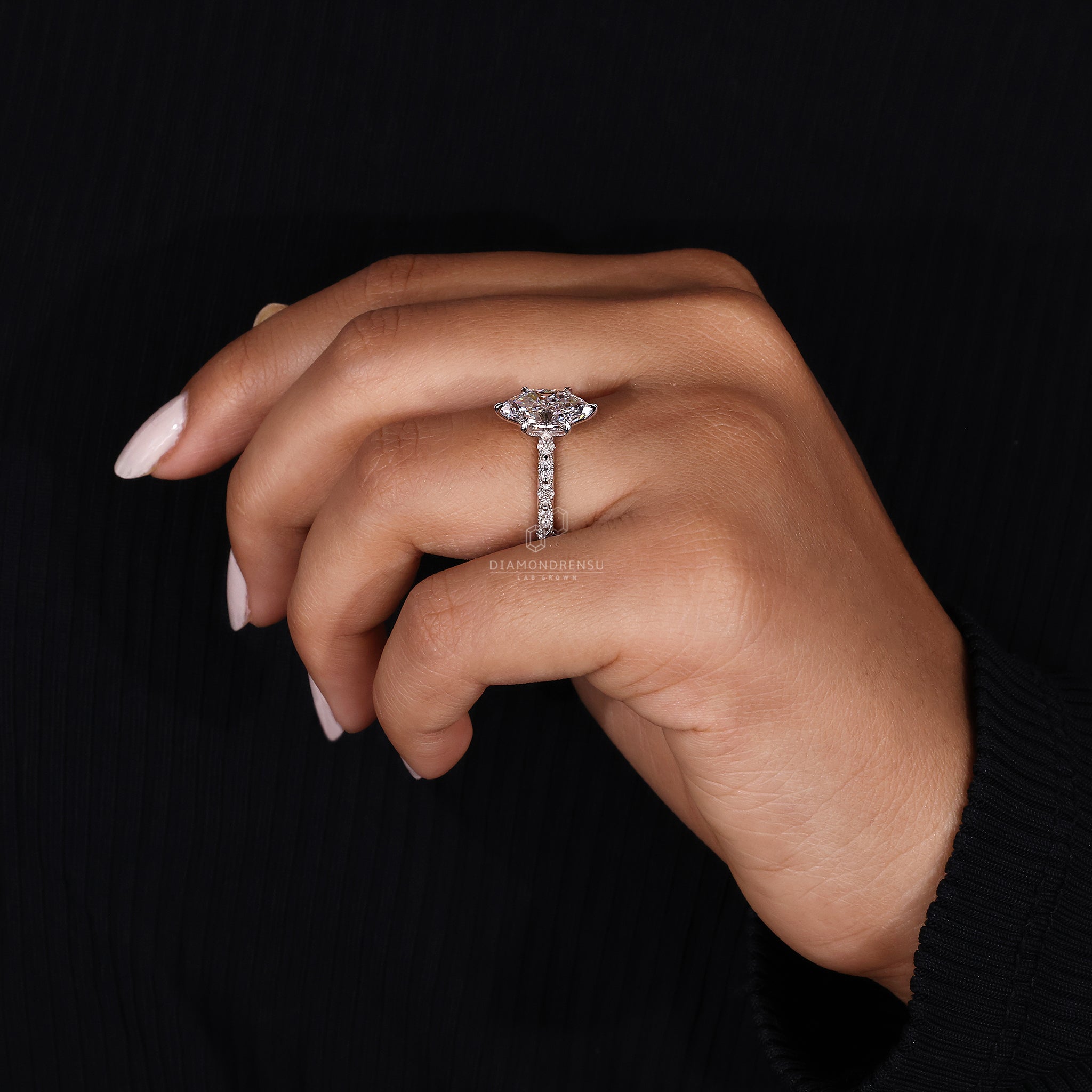Marquise shape outline enhanced with prong setting.
