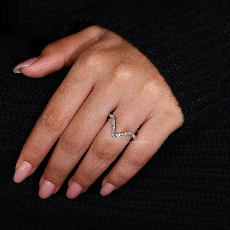 Buy wedding band featuring a v shaped contour and secure setting.
