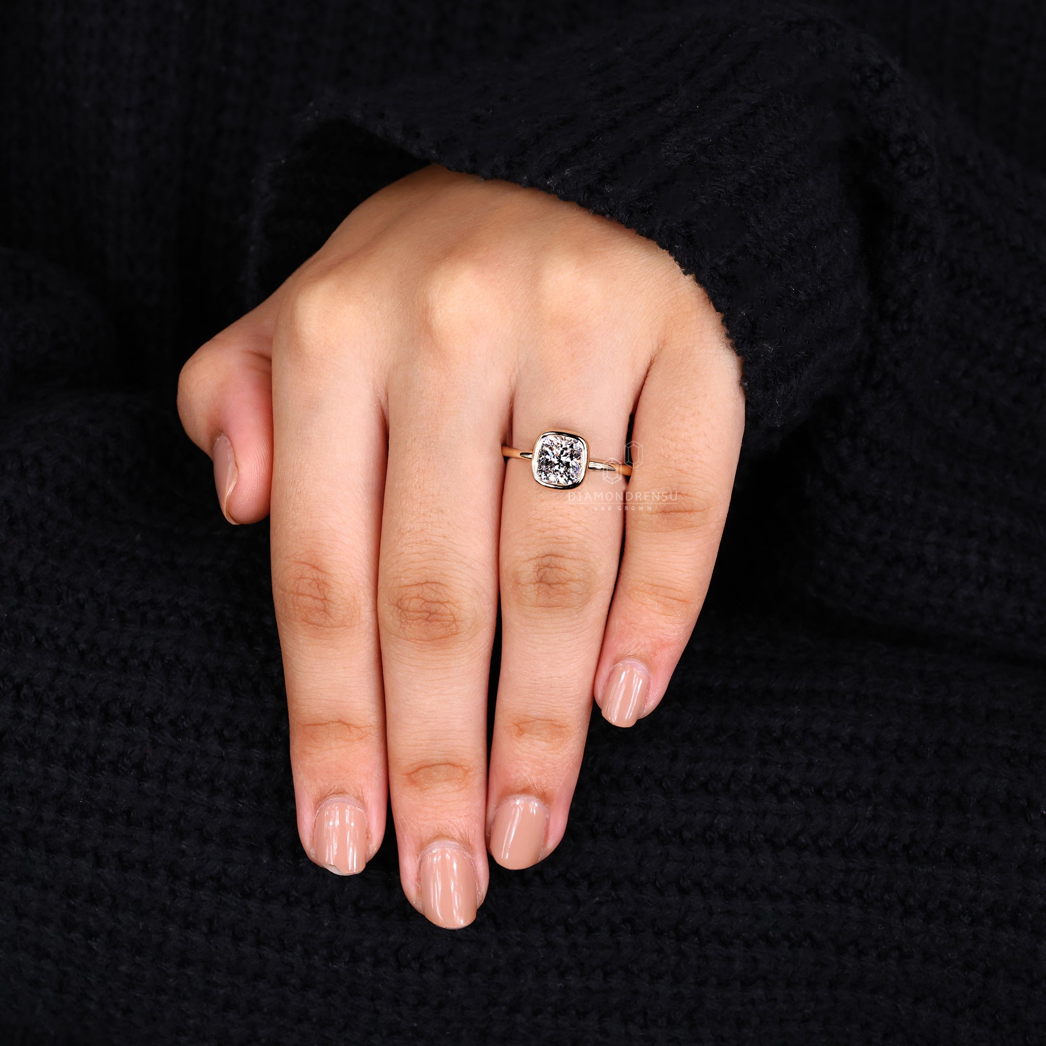 IGI certified diamond adds value to this yellow gold bezel setting ring.
