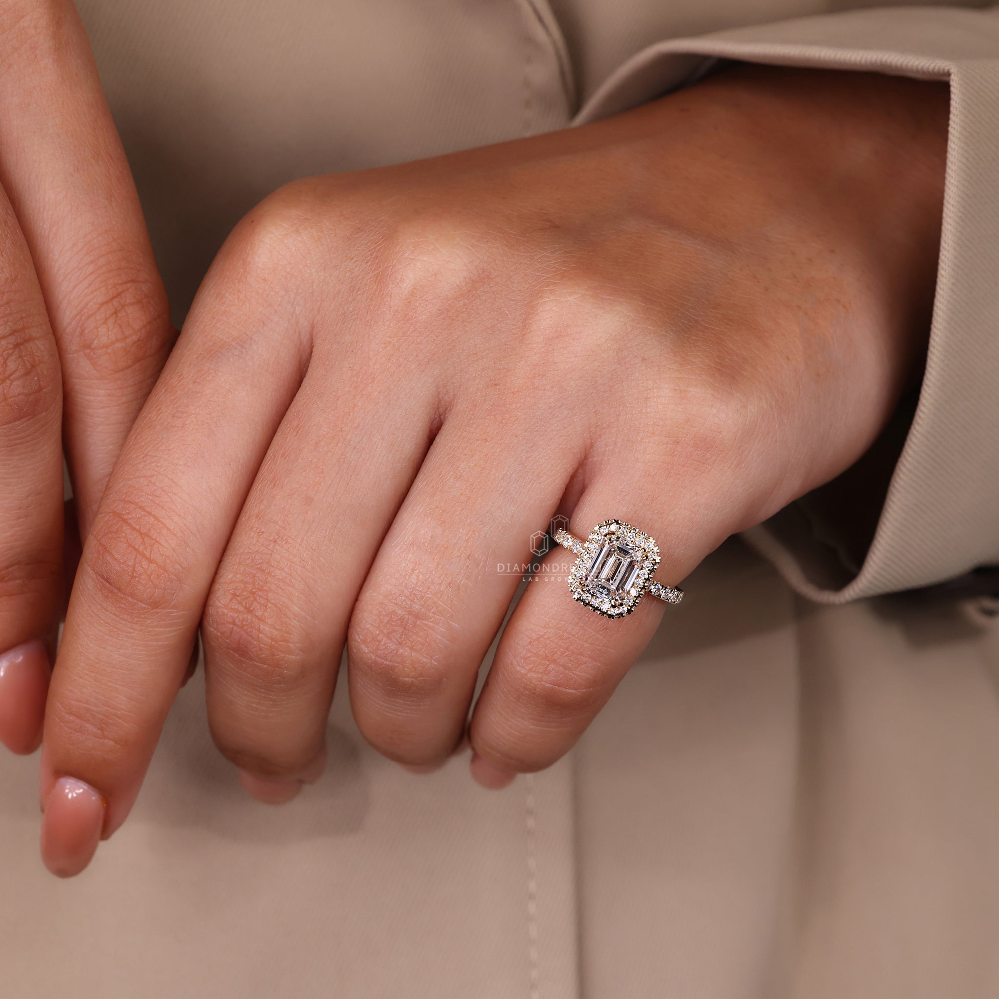 Engage Ring UK features lab grown diamond with igi certified stone.
