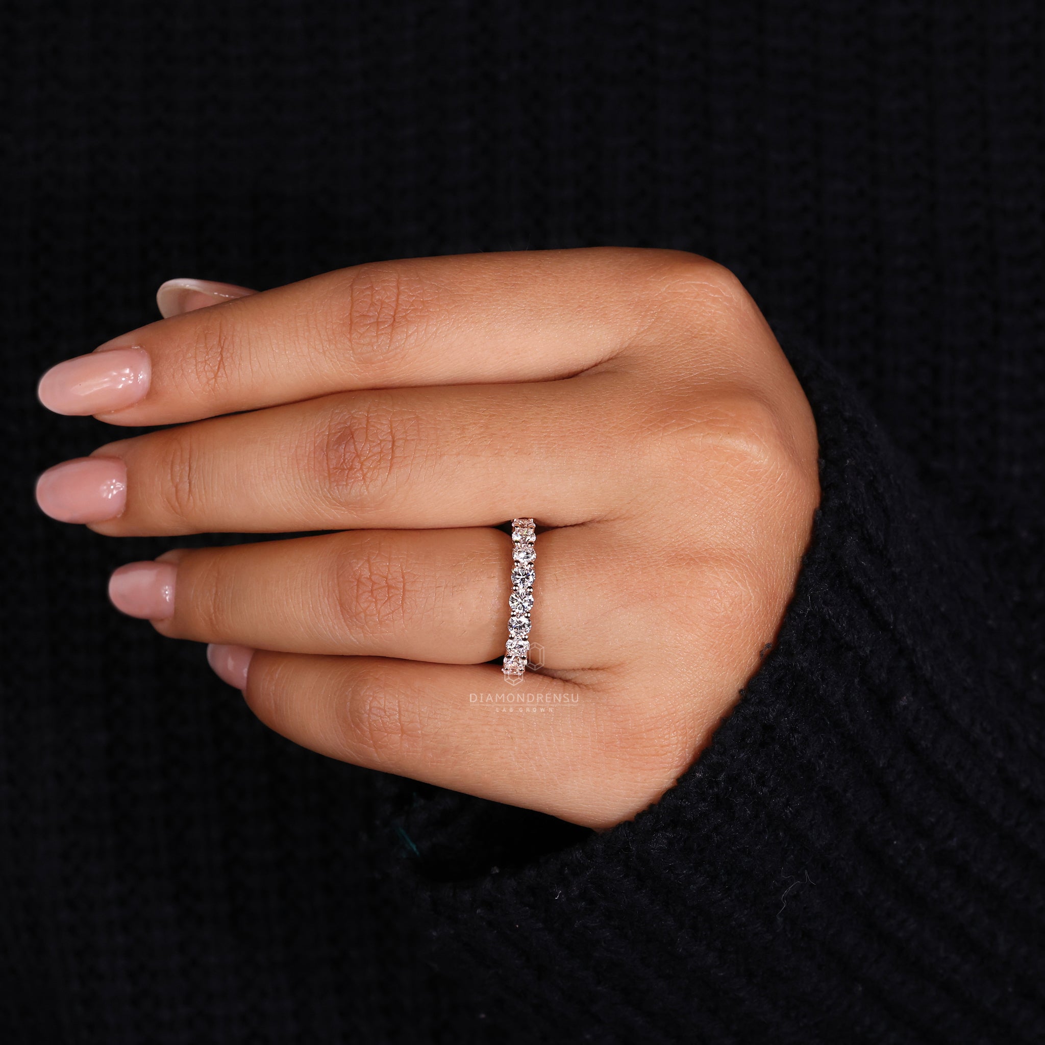 Prong Setting for rose gold wedding band
