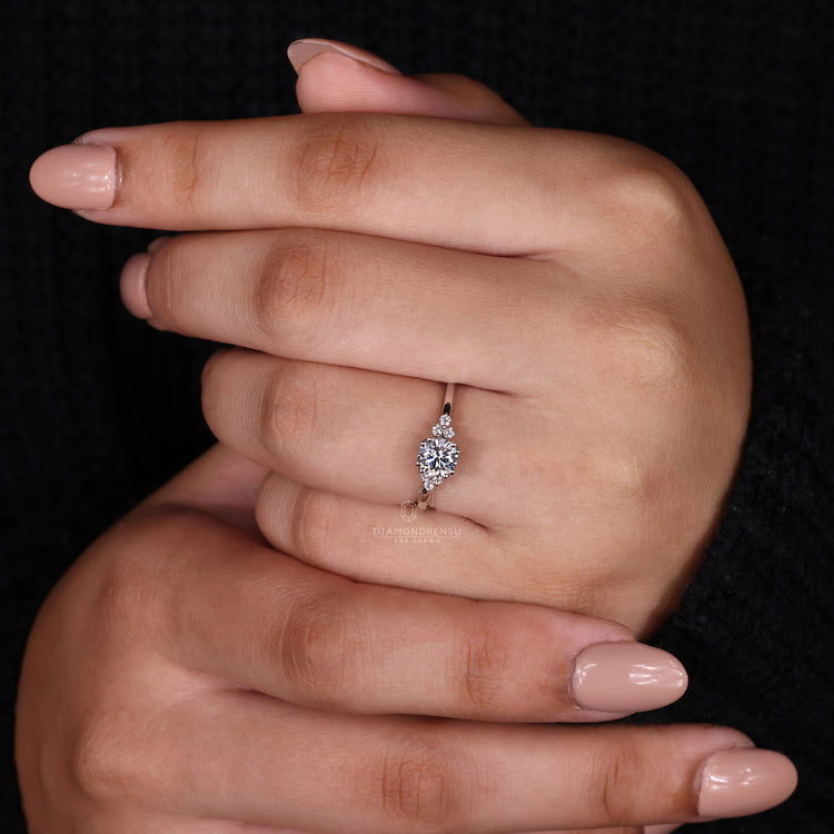 Diamondrensu UK engagement ring with lab diamond and muse setting design.
