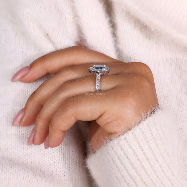 Unique engagement ring comes with radiant cut and round diamond combination.
