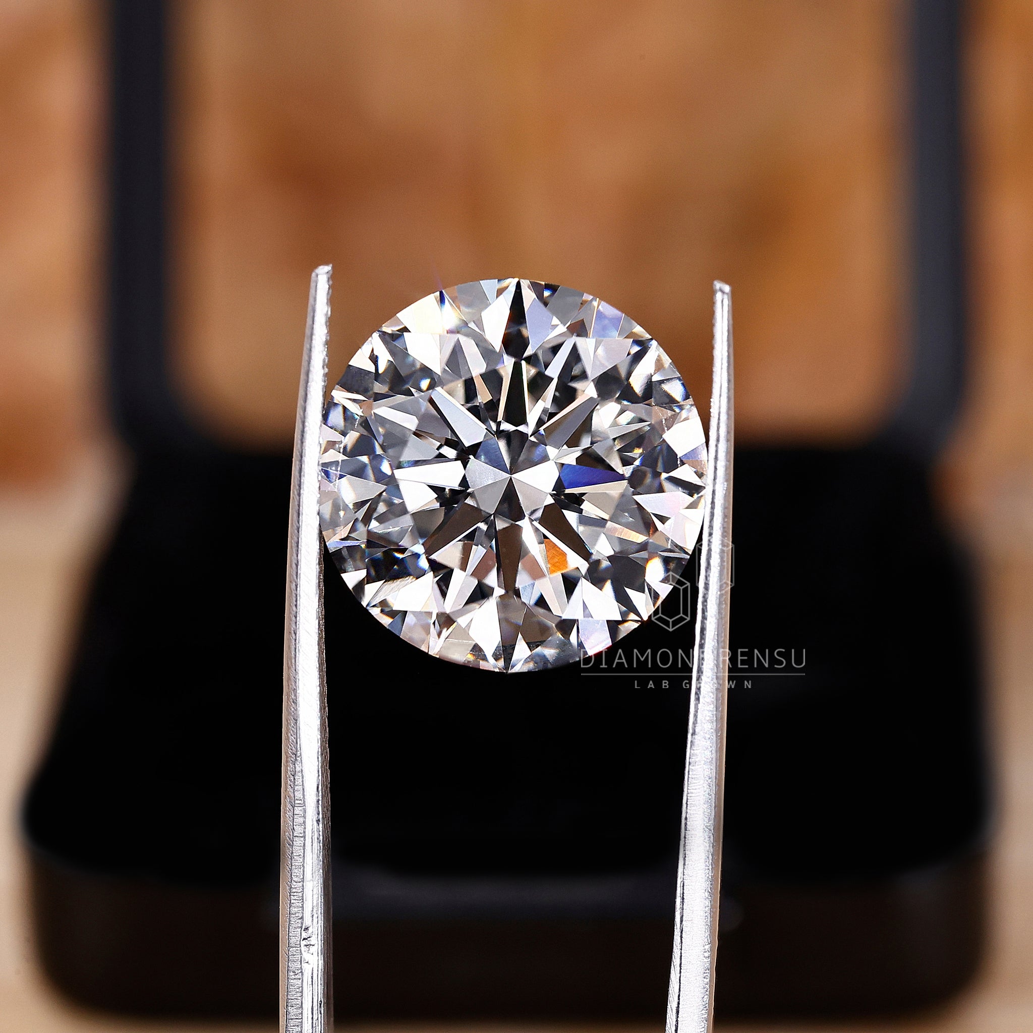 Round cut diamond lab grown with precision and IGI documentation.

