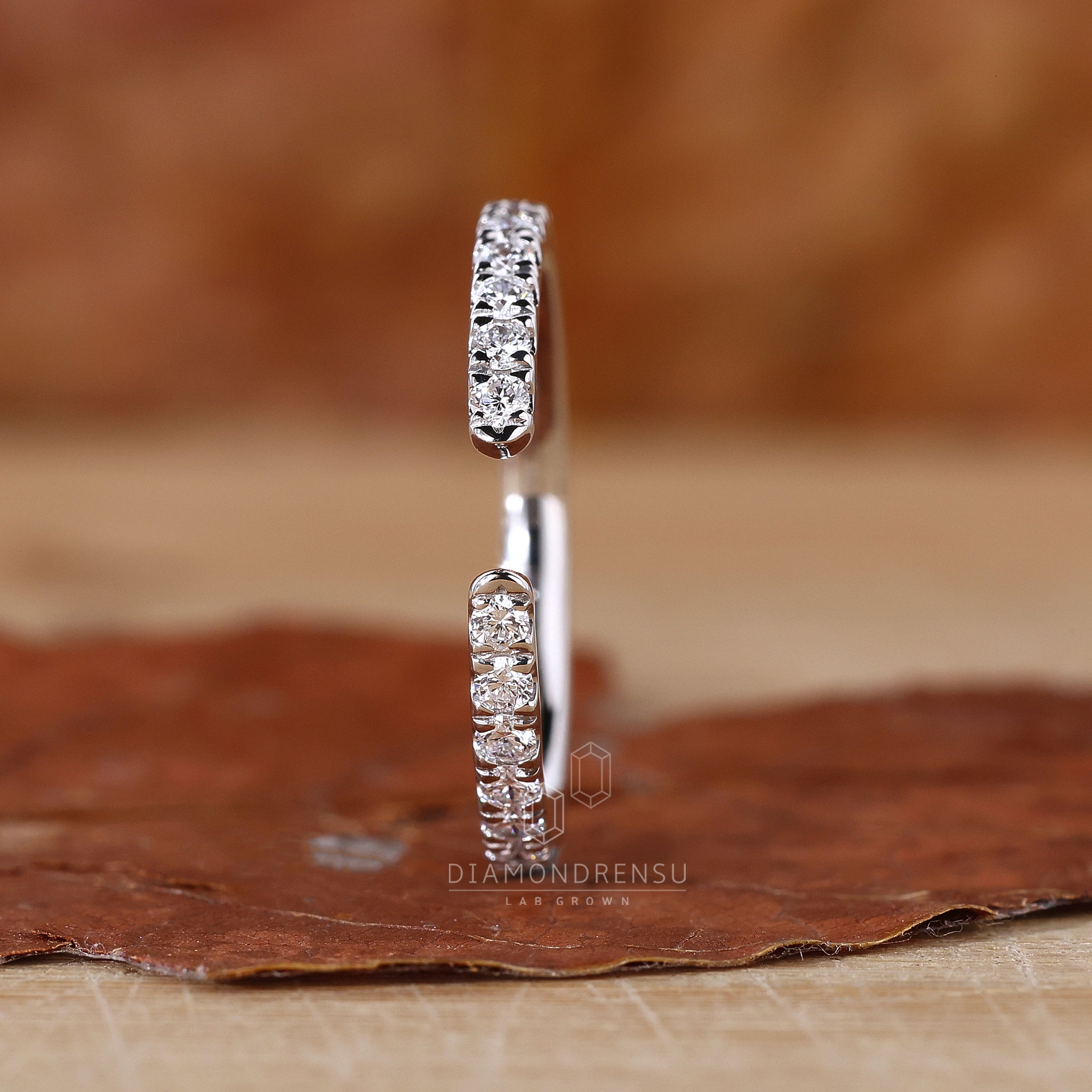 Wedding band UK with lab grown round diamonds.
