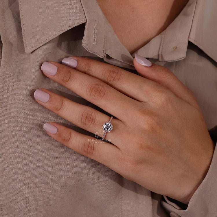 Round ring diamond featuring a round cut diamond ring in a six prong engagement ring design for timeless elegance.