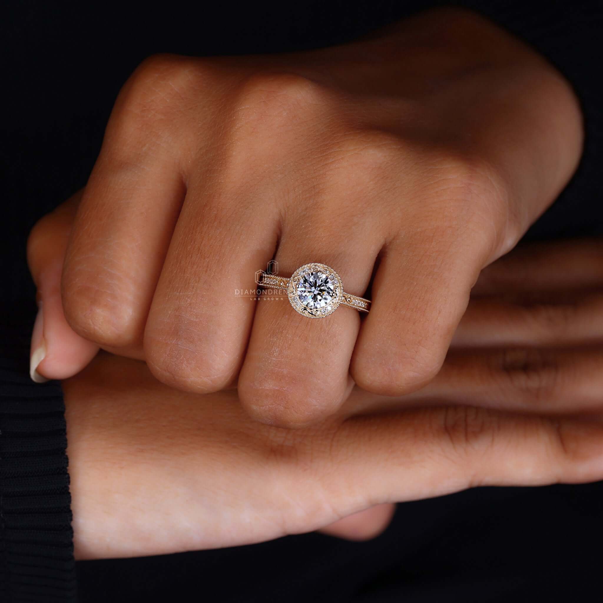 Timeless gold filigree ring with an Art Deco-inspired aesthetic.