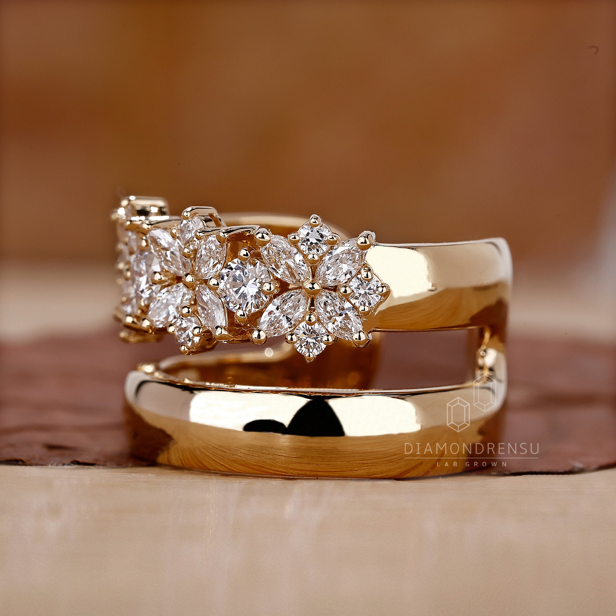 Floral diamond ring designed as open finger ring.
