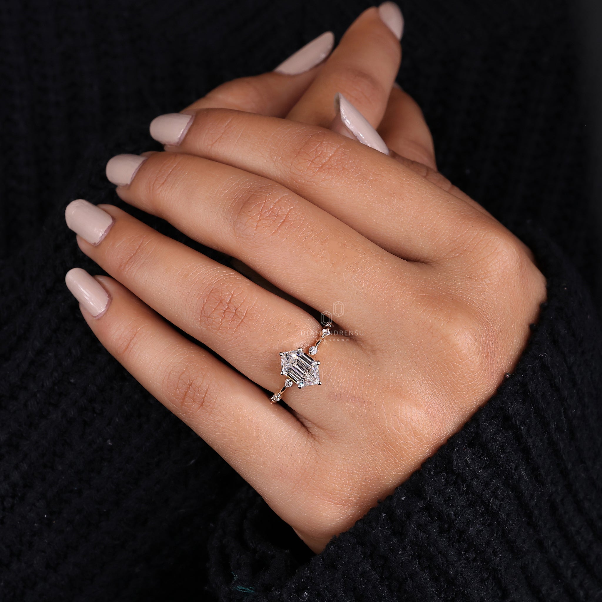 Diamondrensu UK ring with 6 prong ring setting in yellow gold.
