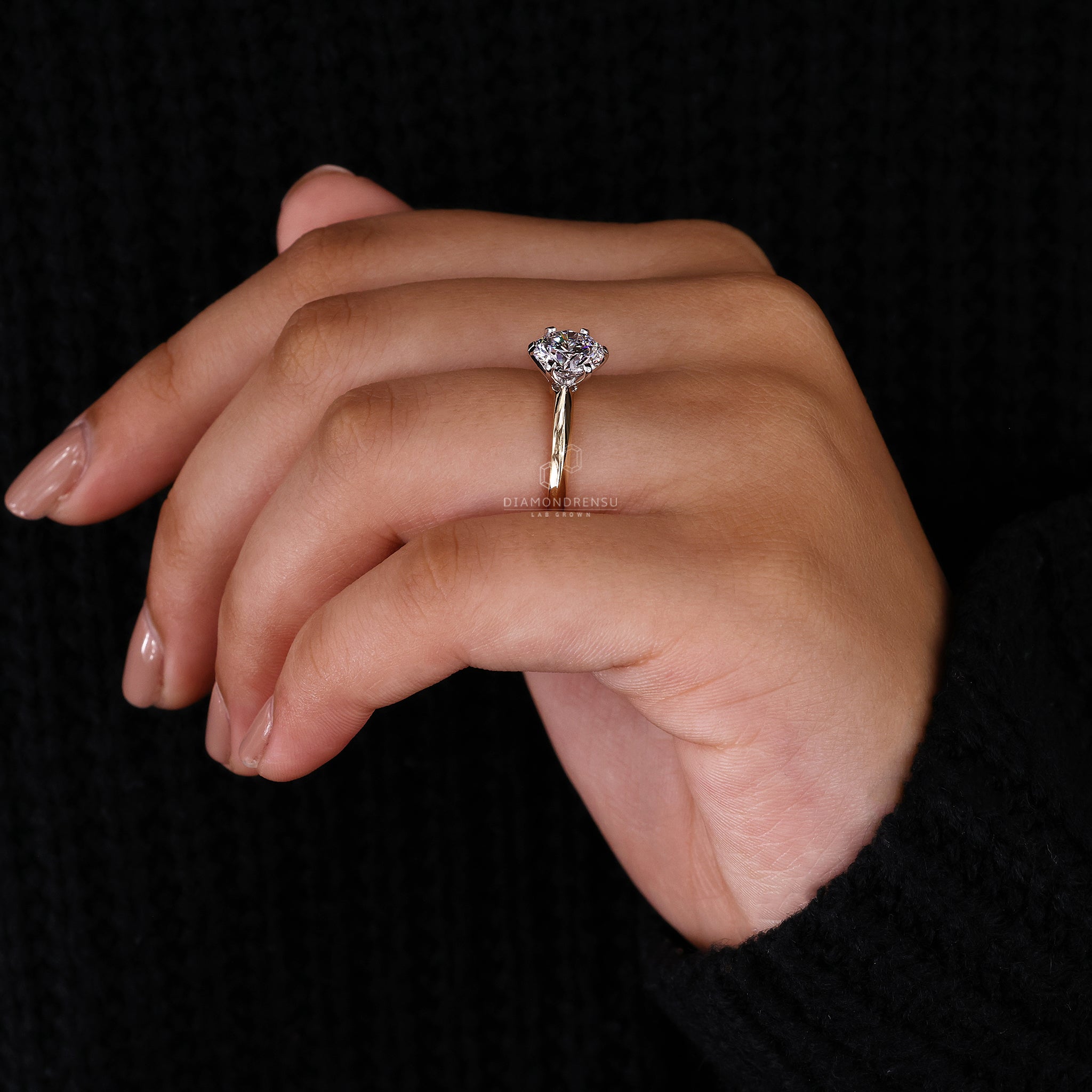 Buy engagement ring online with knife edge shank and round diamond.
