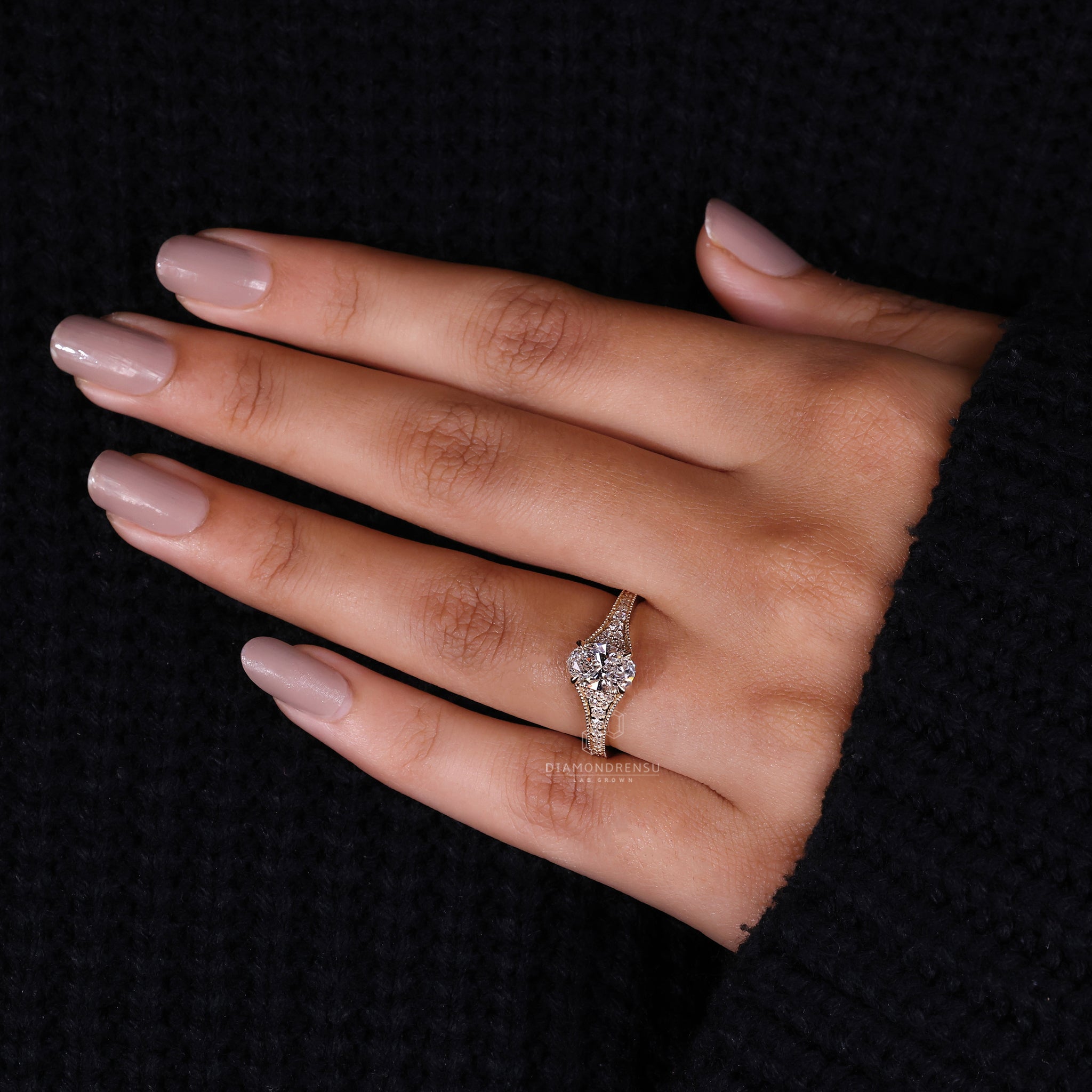 Bridge Ring Setting featuring an elegant IGI certified diamond.