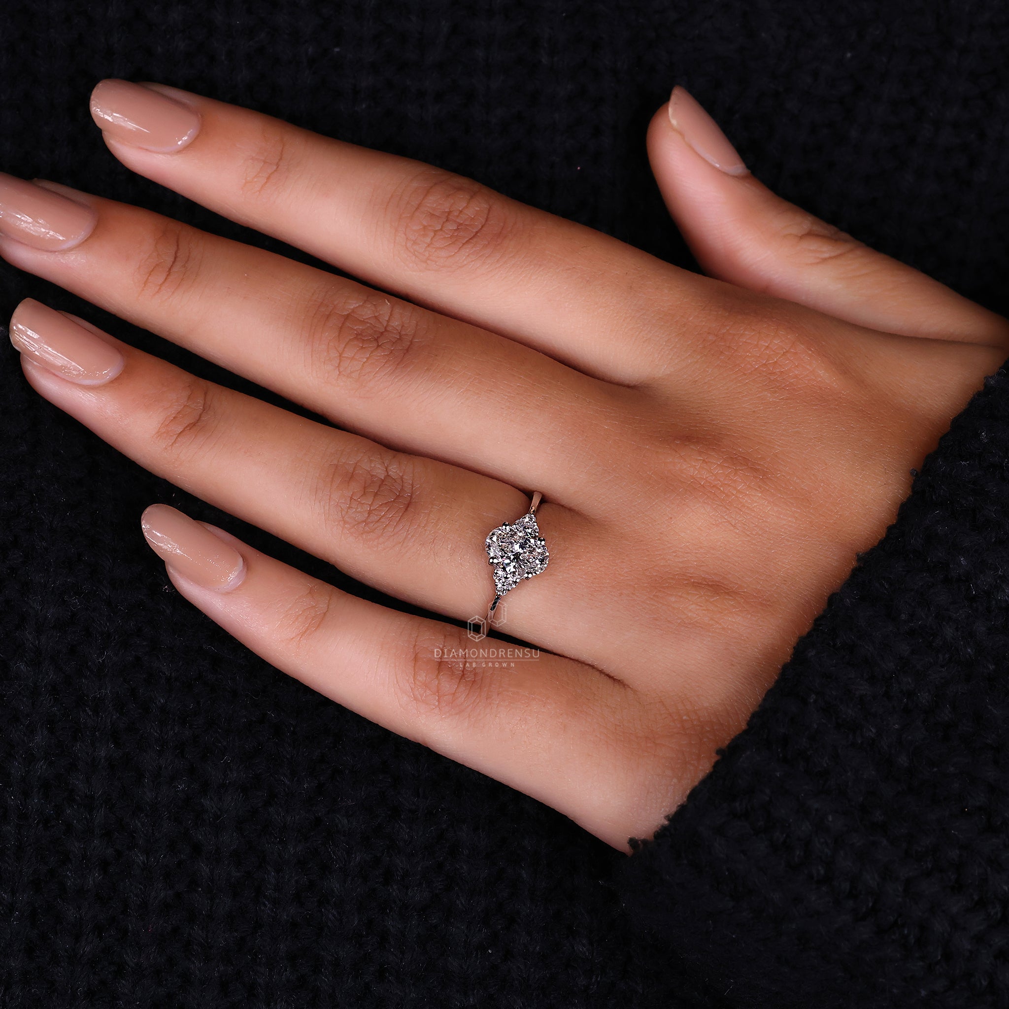 Oval cut engagement ring designed as diamondrensu ring in white gold.
