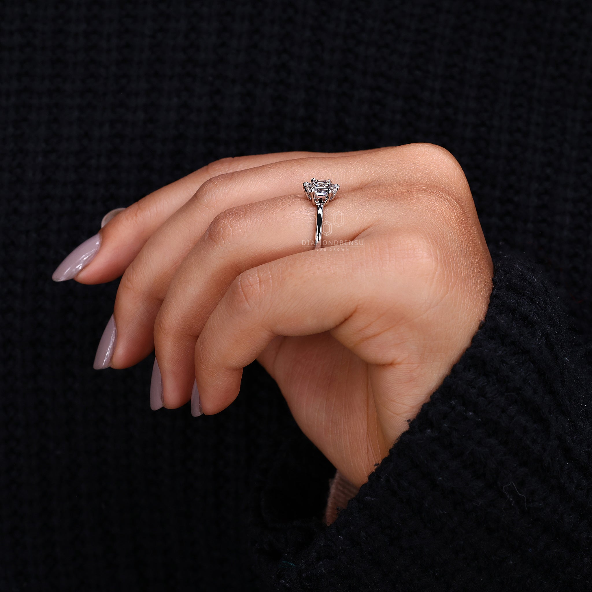 Simple design makes the diamond stand out clearly.
