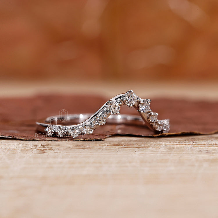 Lab grown diamond curved wedding ring UK.
