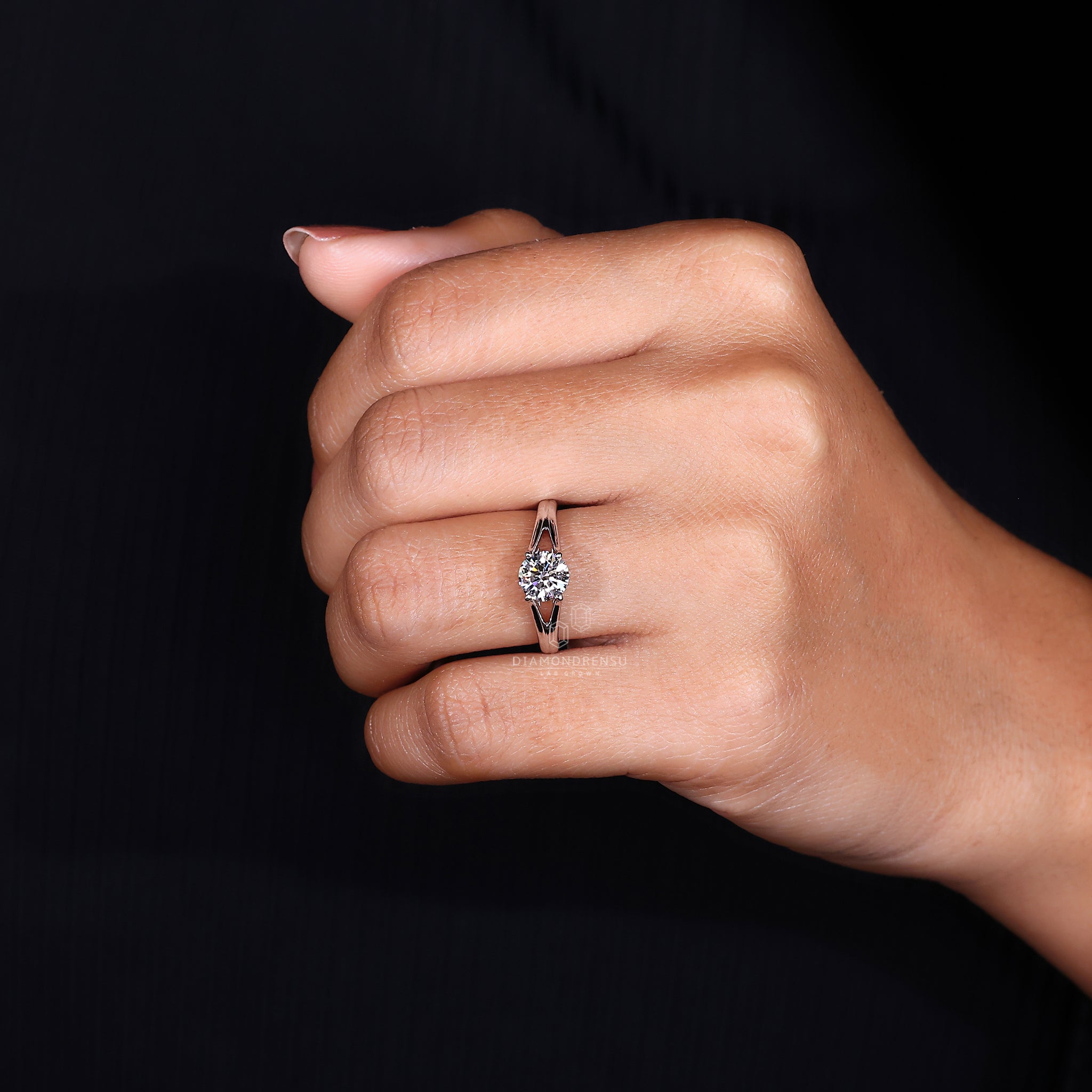 Diamondrensu UK ring made from white gold and diamonds.
