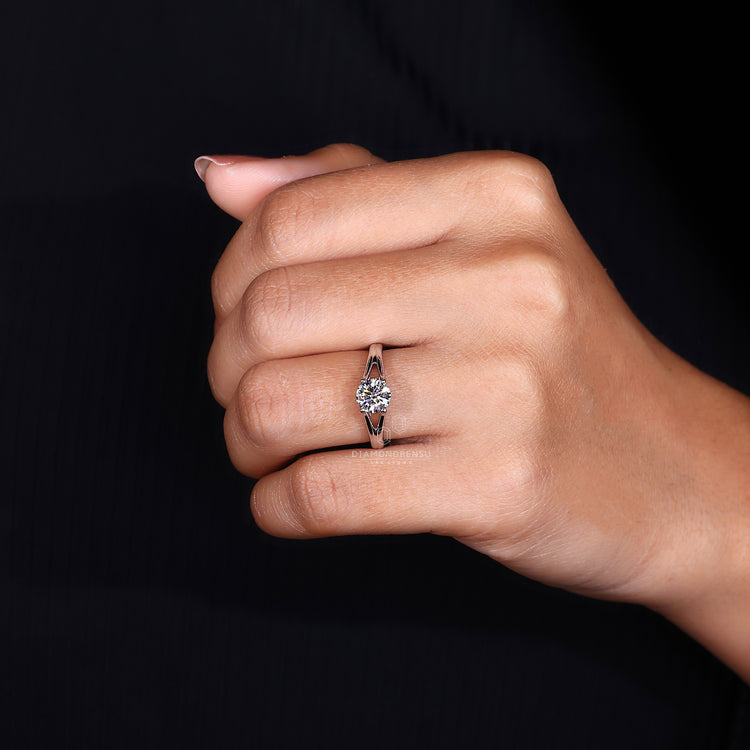Diamondrensu UK ring made from white gold and diamonds.
