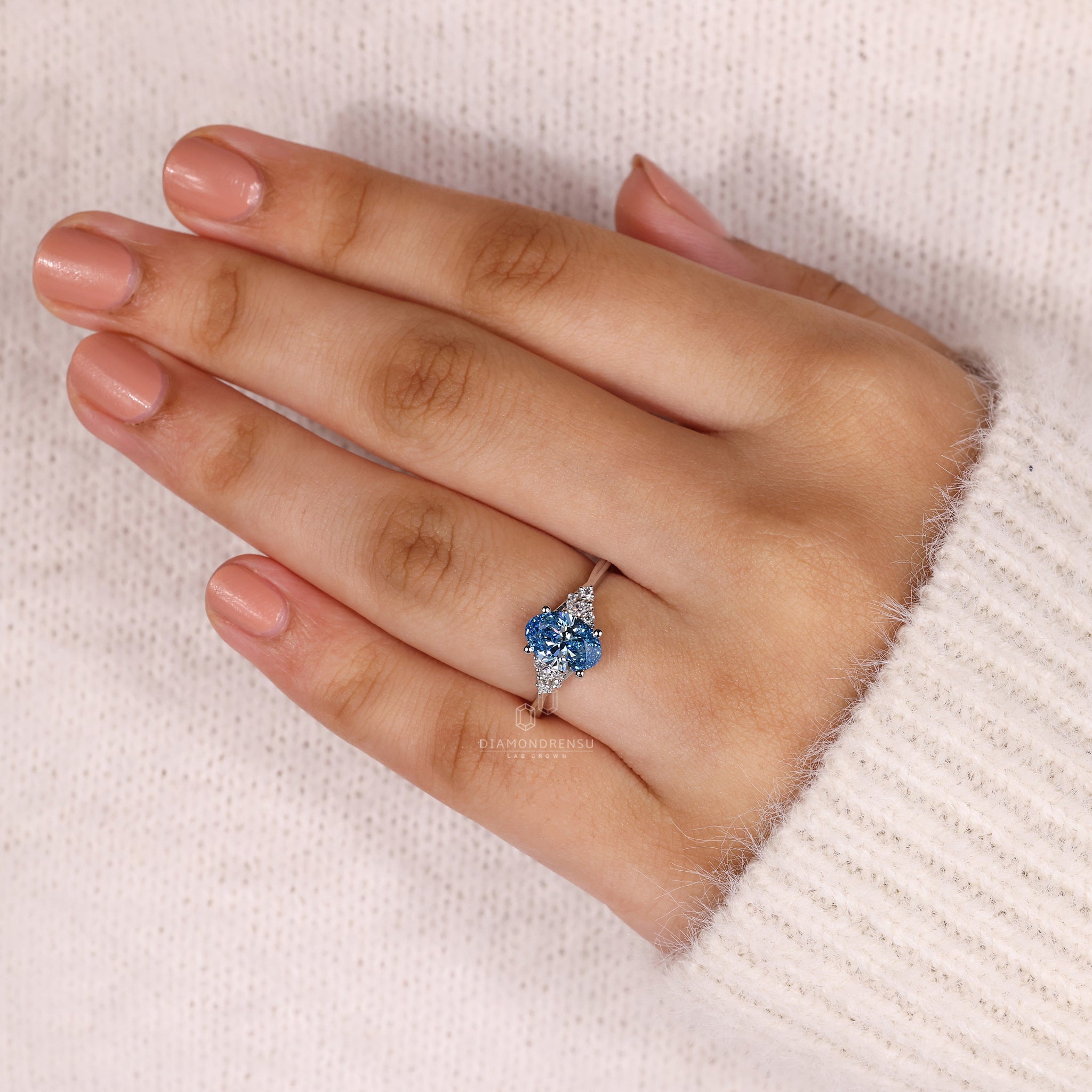 Muse setting diamond ring with IGI certified lab diamond centre.
