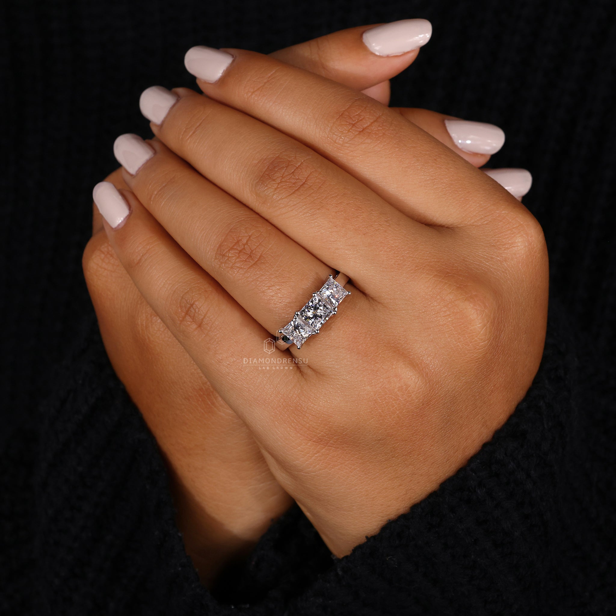 Handmade ring by Diamondrensu UK featuring lab grown diamonds
