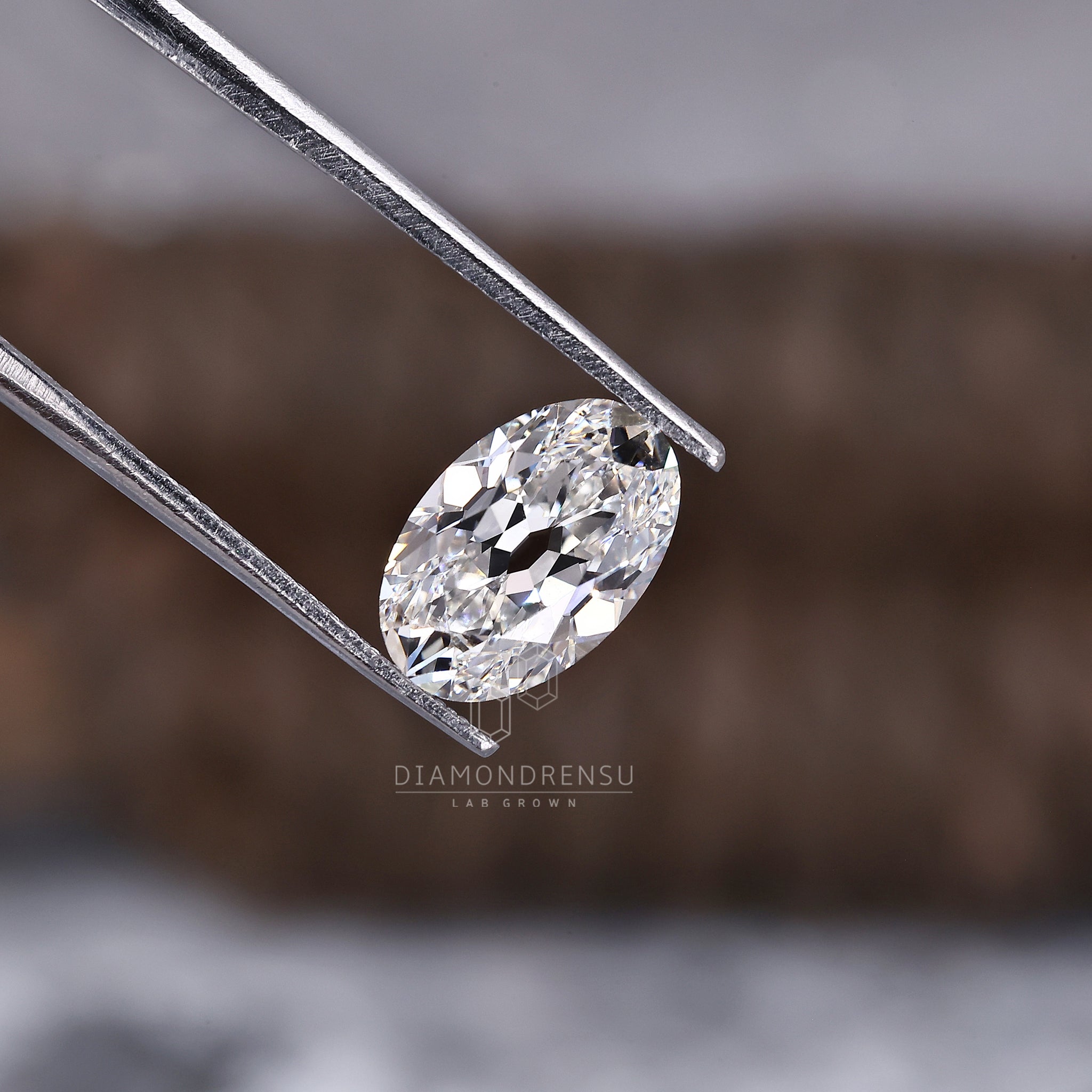 IGI certified oval cut loose diamond ready for custom jewellery.
