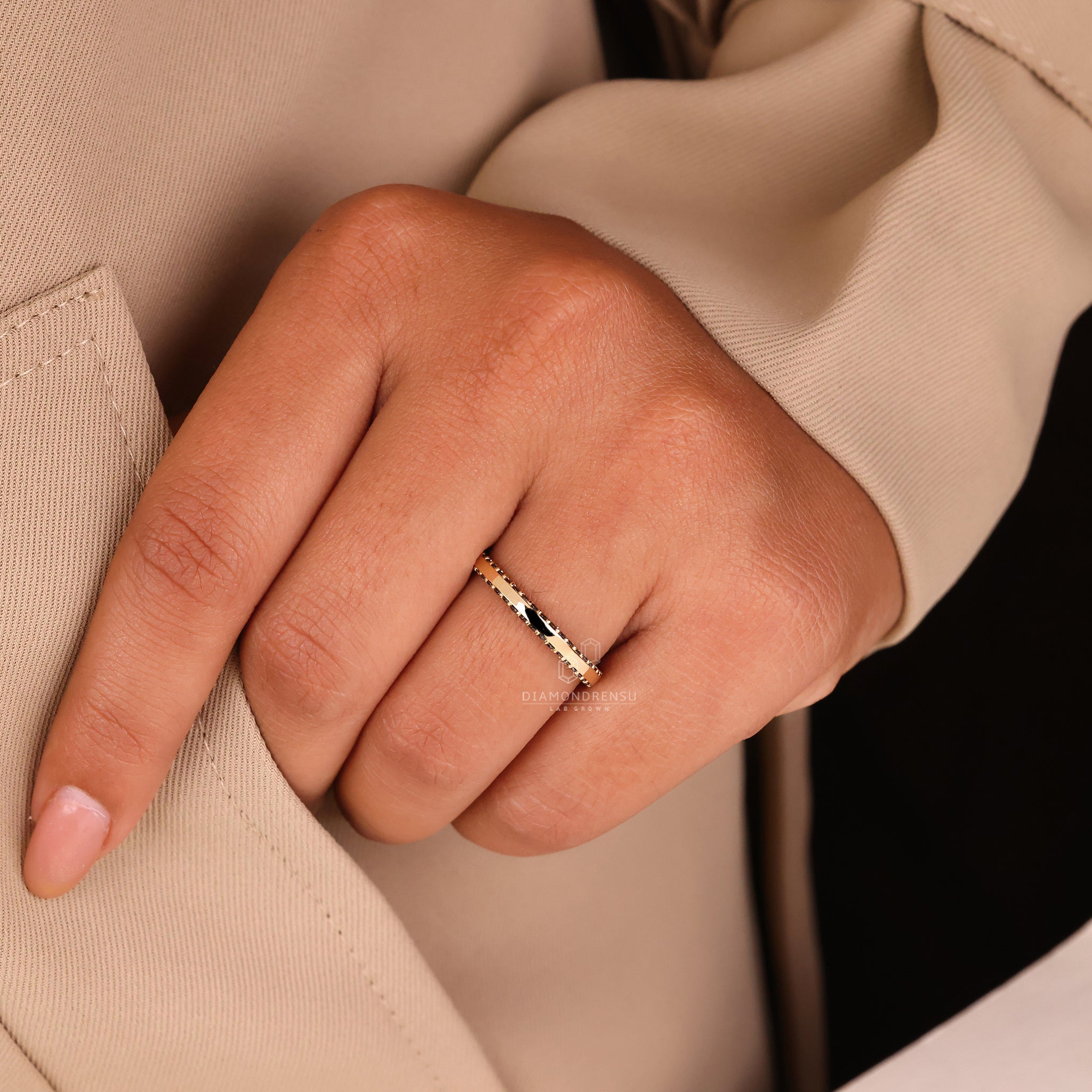 Round Diamond Wedding Band in yellow gold
