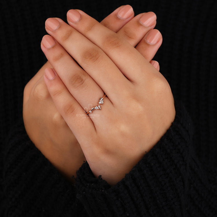 Chevron leaf diamond wedding band.
