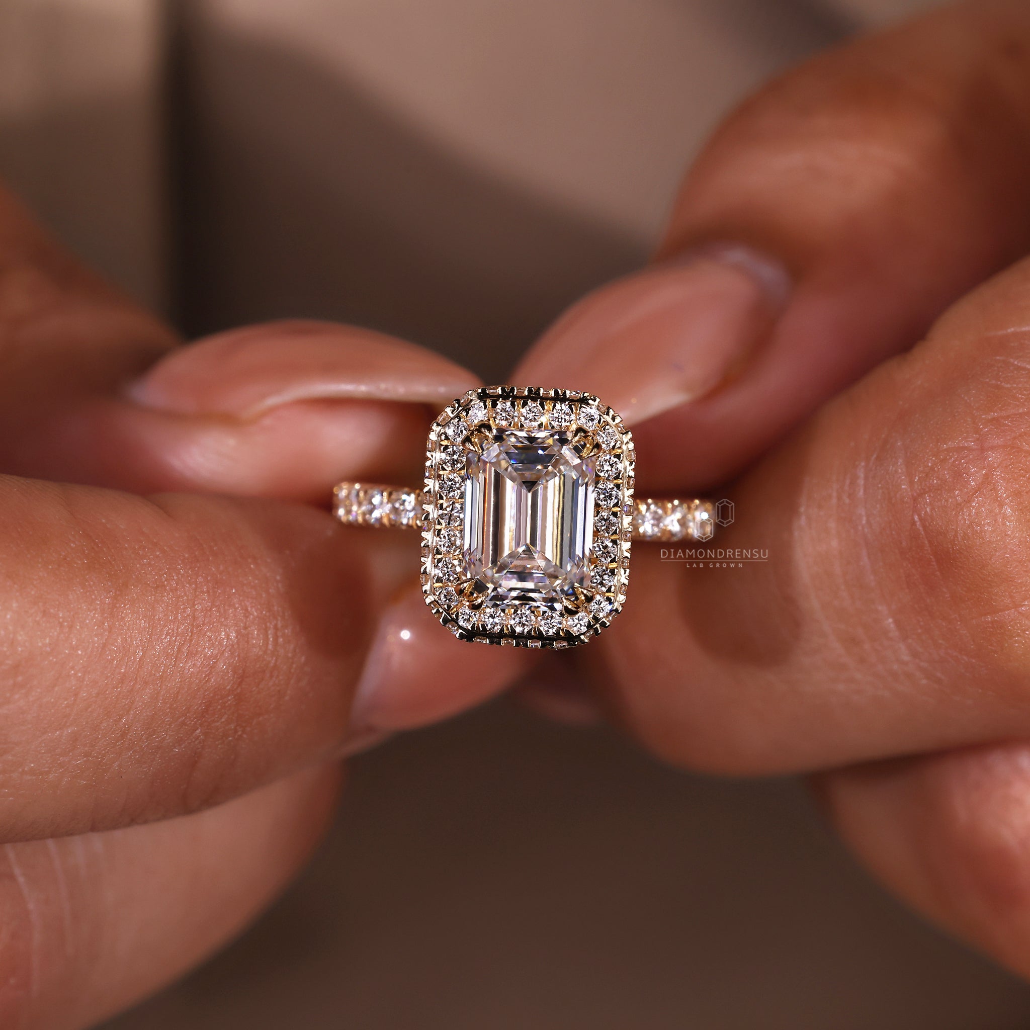 Lab Grown Diamond is used to make this emerald ring.
