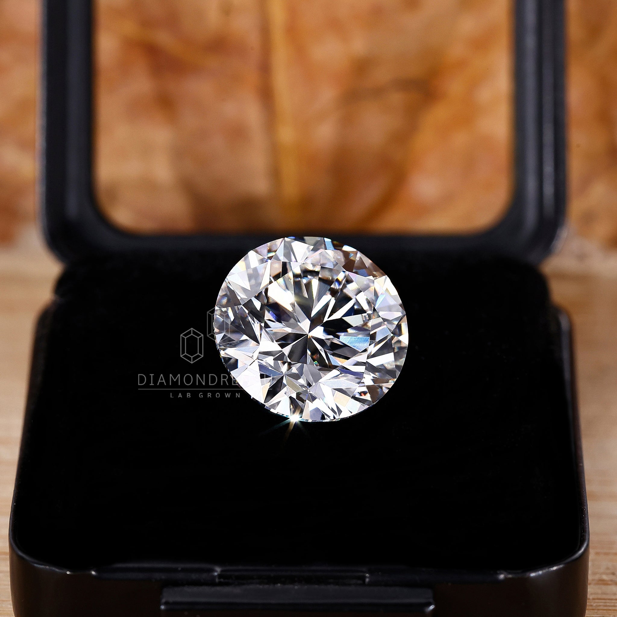Lab grown round diamond with exceptional brilliance and IGI certified.
