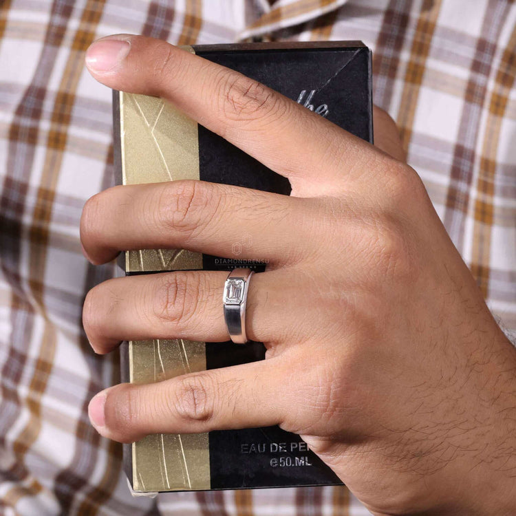 Bezel setting ring featuring igi certified diamonds, perfect for a modern and sustainable diamondrensu UK engagement ring.