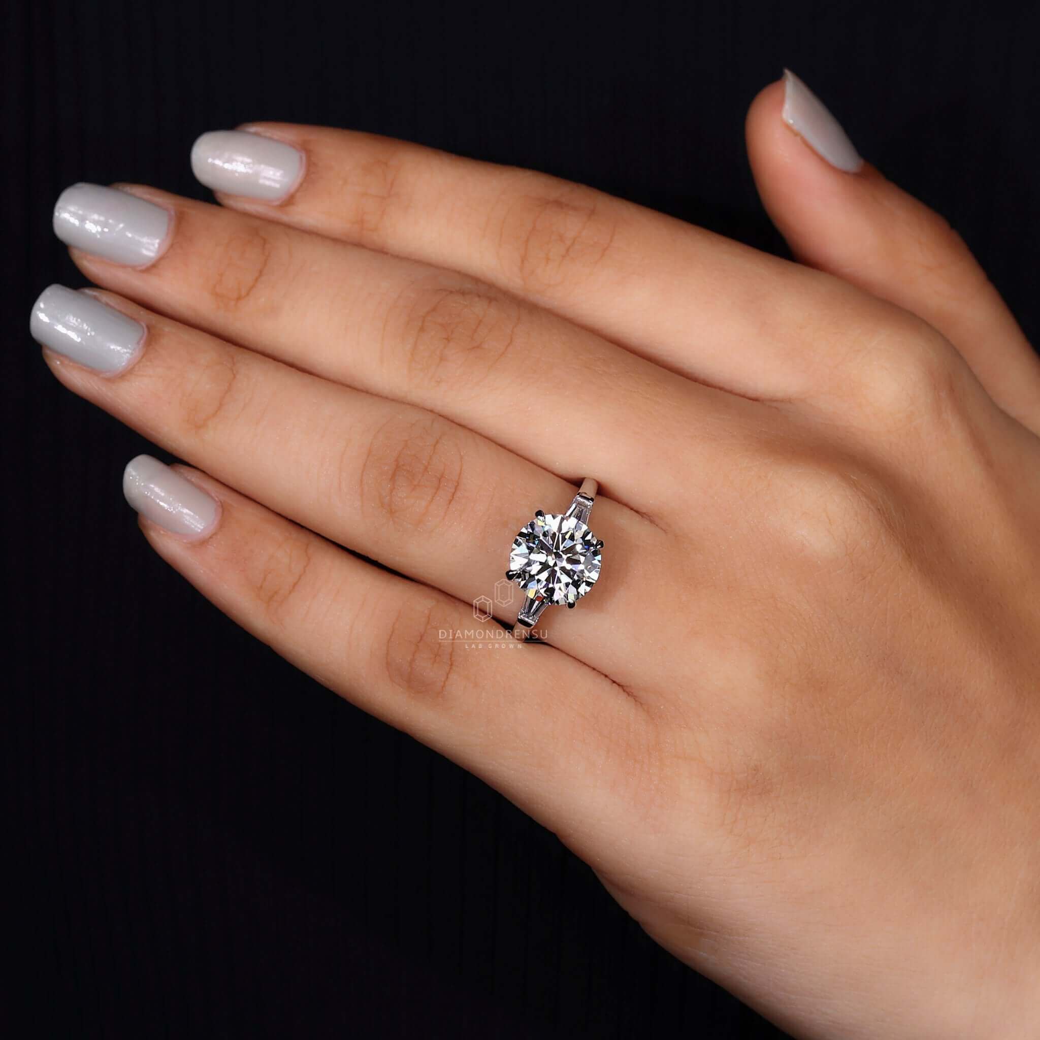 Round diamond engagement ring showcasing brilliant sparkle and timeless beauty.