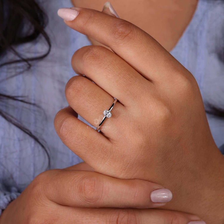 4 prong diamond ring featuring an oval wedding ring design, perfect for a stylish and elegant engagement in the UK.
