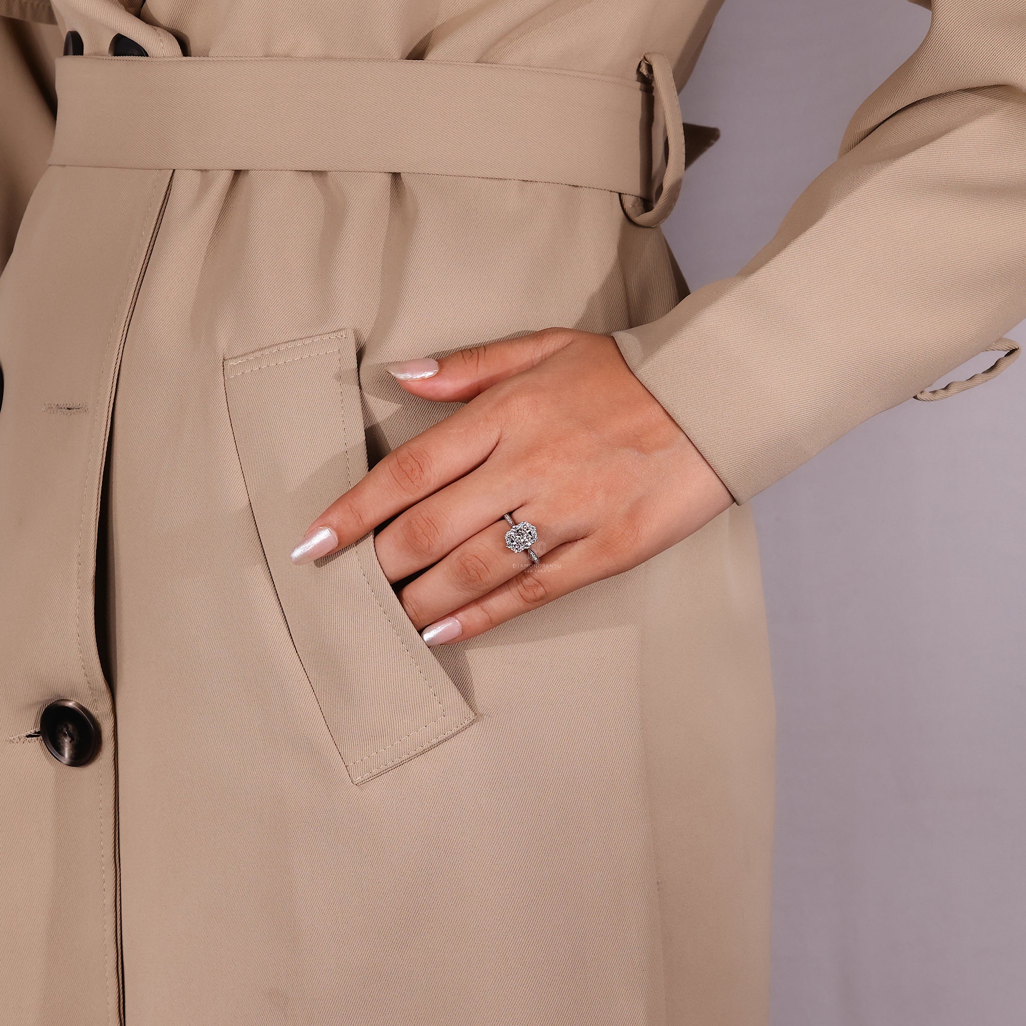 Four claw prong setting secures the radiant diamond.
