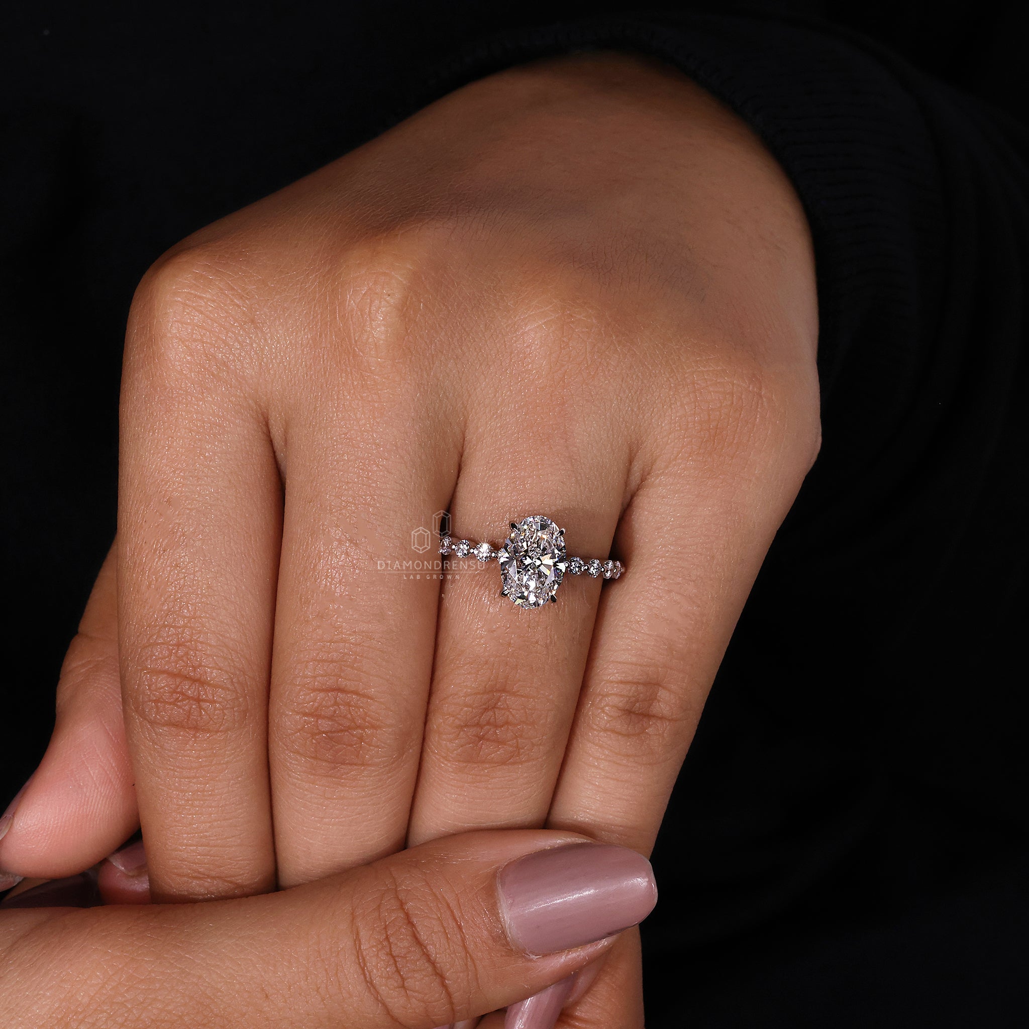 Prong setting on white gold engagement ring.
