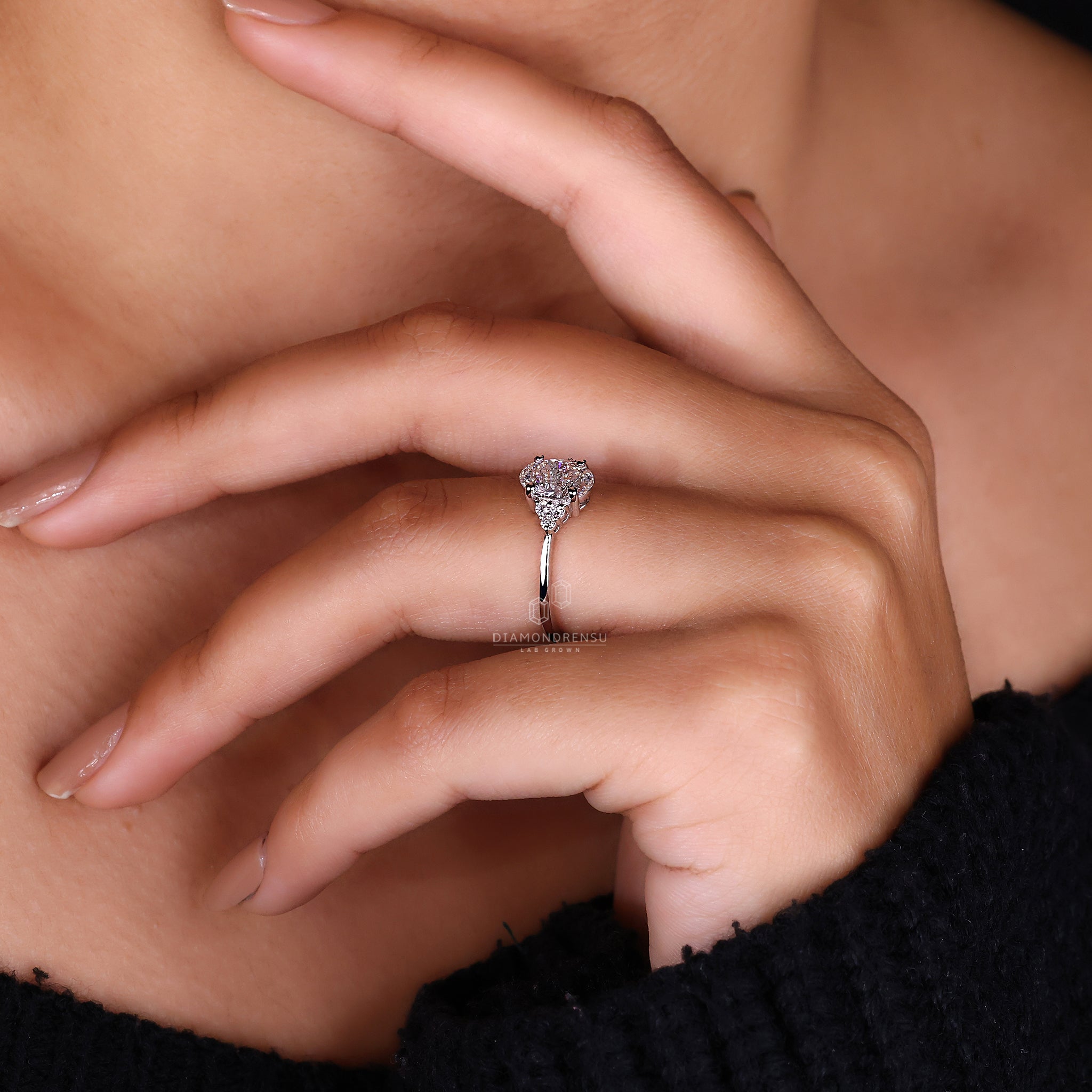 Diamondrensu UK engagement ring with lab grown diamond and muse setting.

