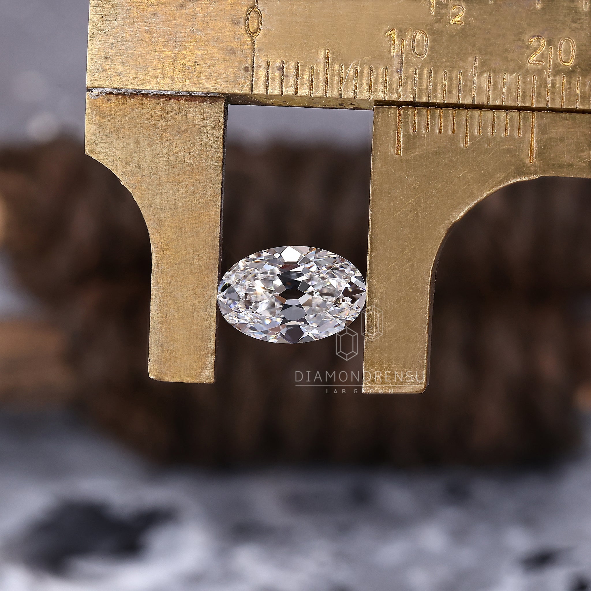Loose diamond in oval shape with antique-inspired European cut.
