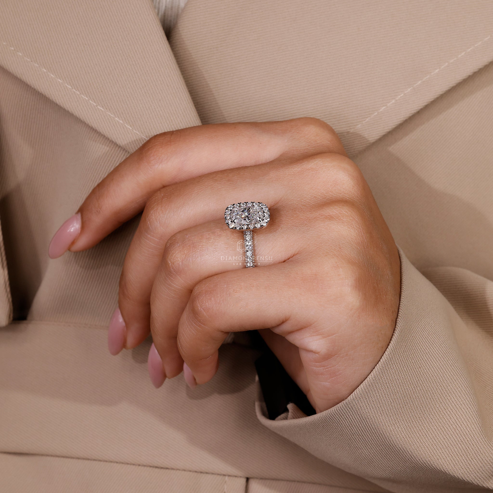 Buy engagement ring in London UK with IGI certified oval and halo diamonds.
