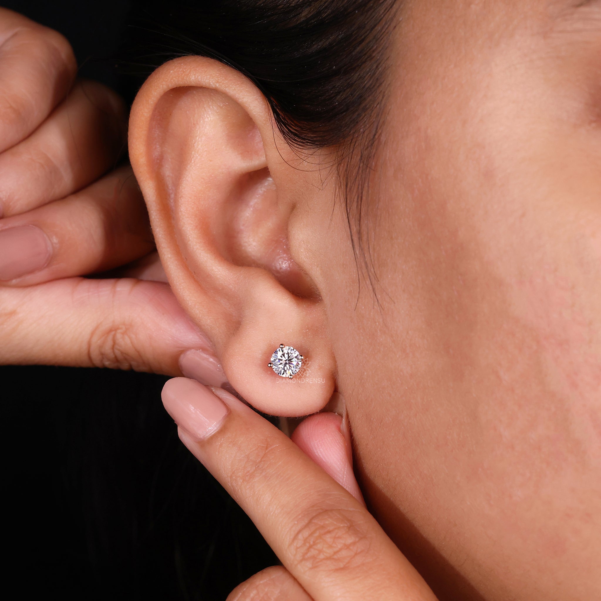 Rose gold round diamond stud earrings crafted by Diamondrensu UK.
