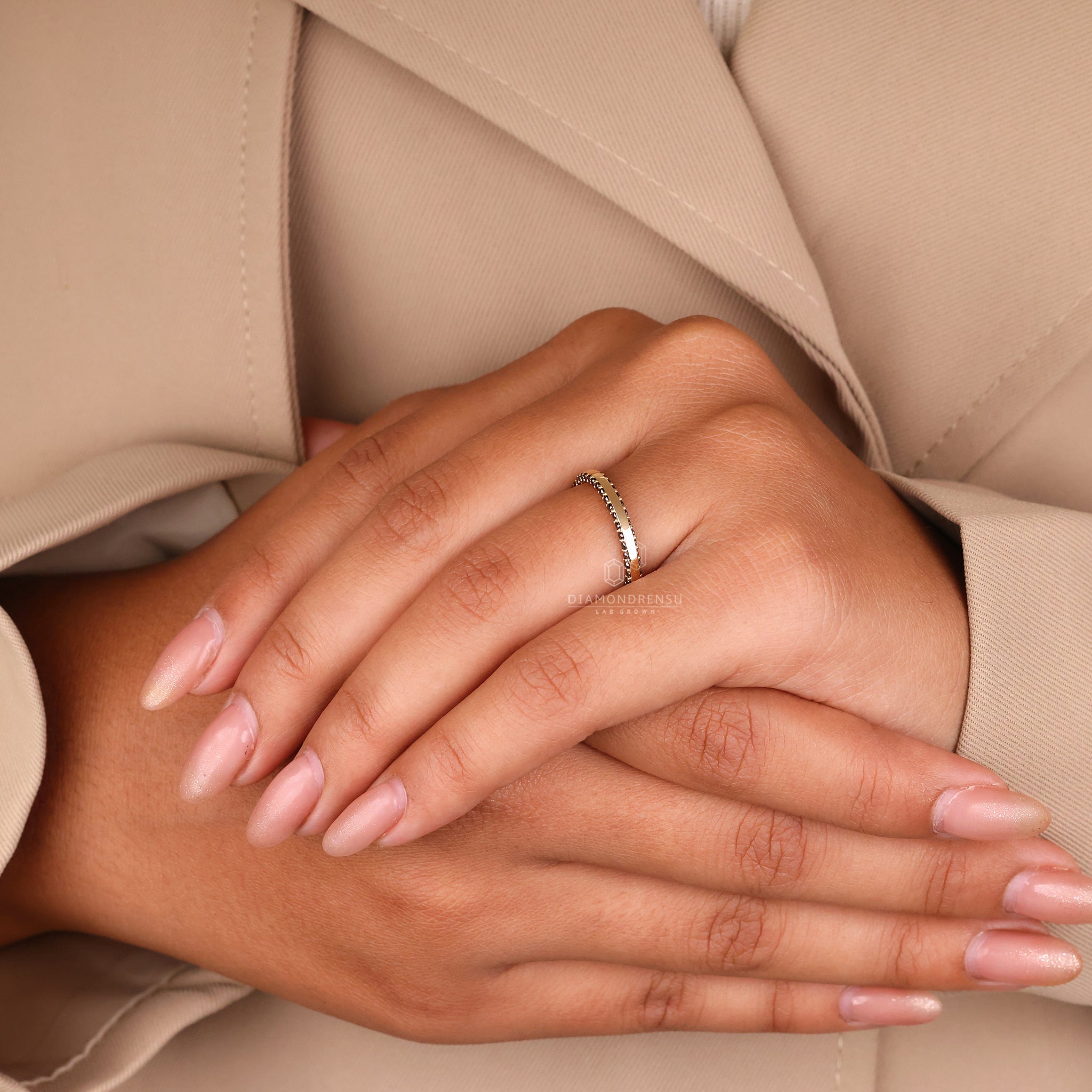 Unique wedding band in double side eternity style
