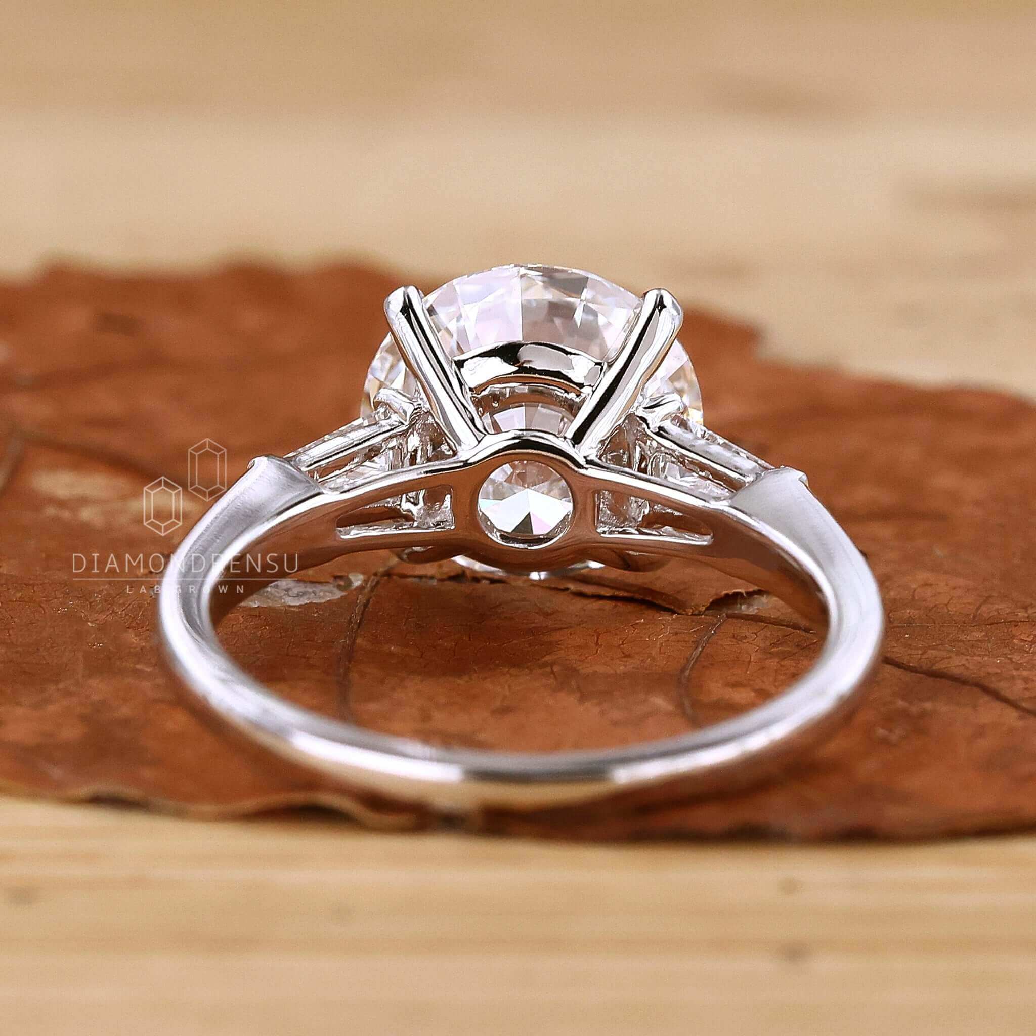 Radiant round diamond ring, perfect for a memorable proposal or meaningful gift.