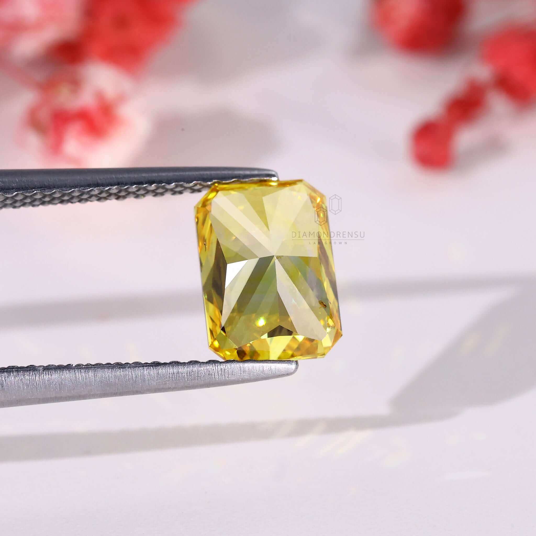 fancy vivid yellow diamond