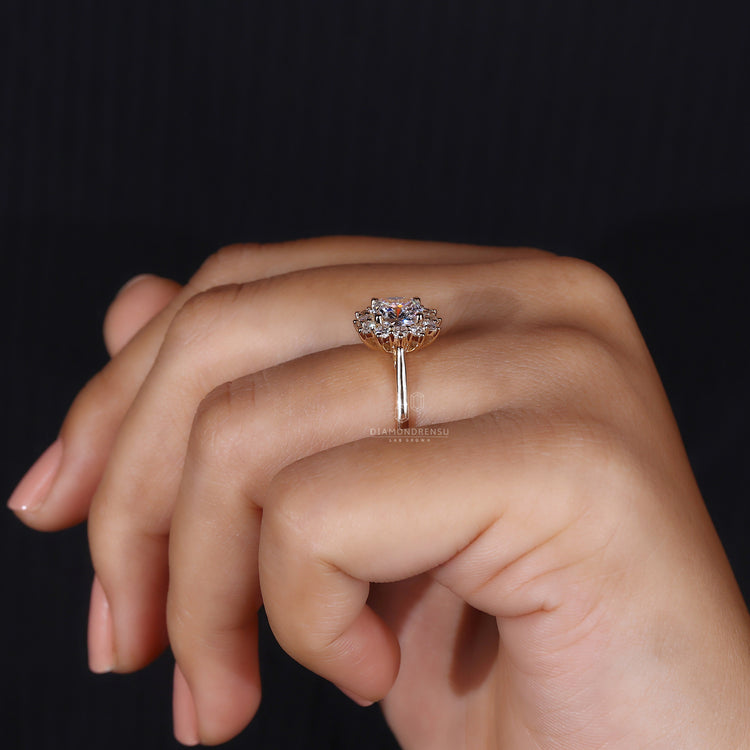 Round prong setting for cushion diamond.
