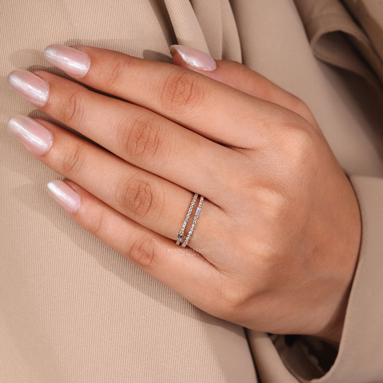 Diamondrensu UK wedding band in yellow gold.
